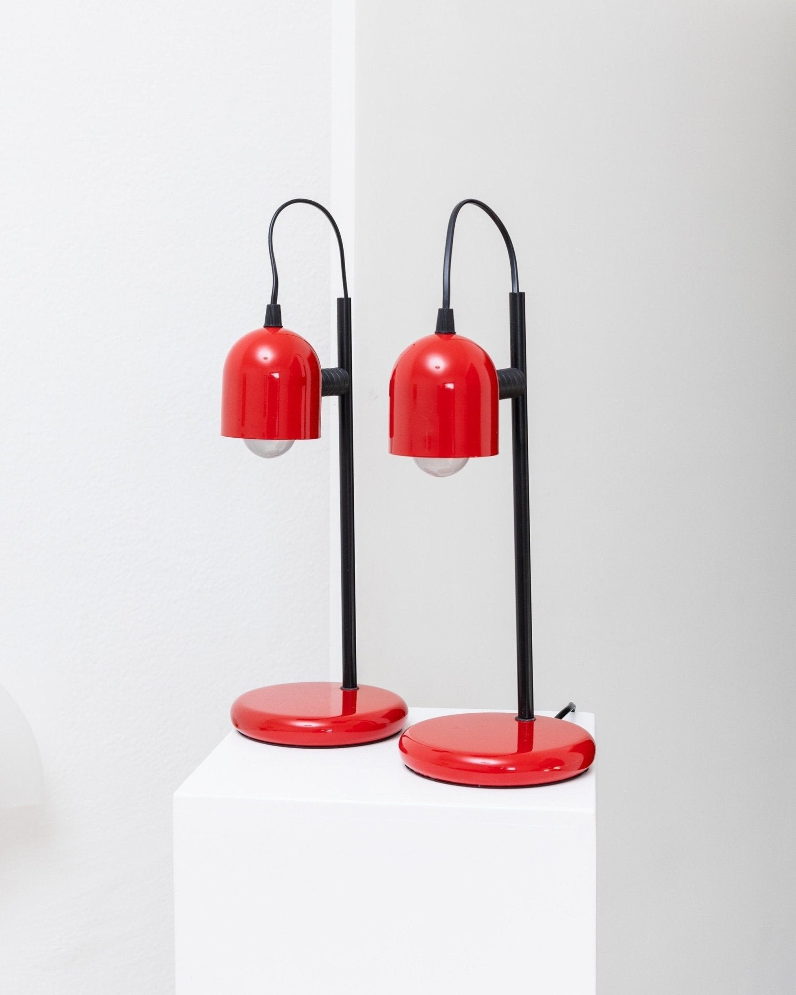 Set of 2 red vintage table lamps - Postmodern Memphis design - Italy 1980s - Bottega Jacobs