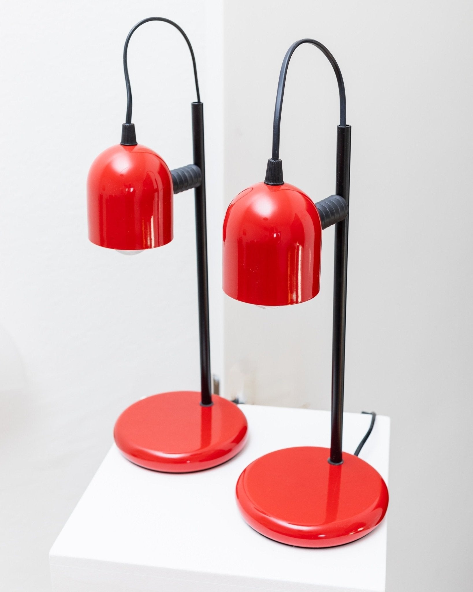 Set of 2 red vintage table lamps - Postmodern Memphis design - Italy 1980s - Bottega Jacobs