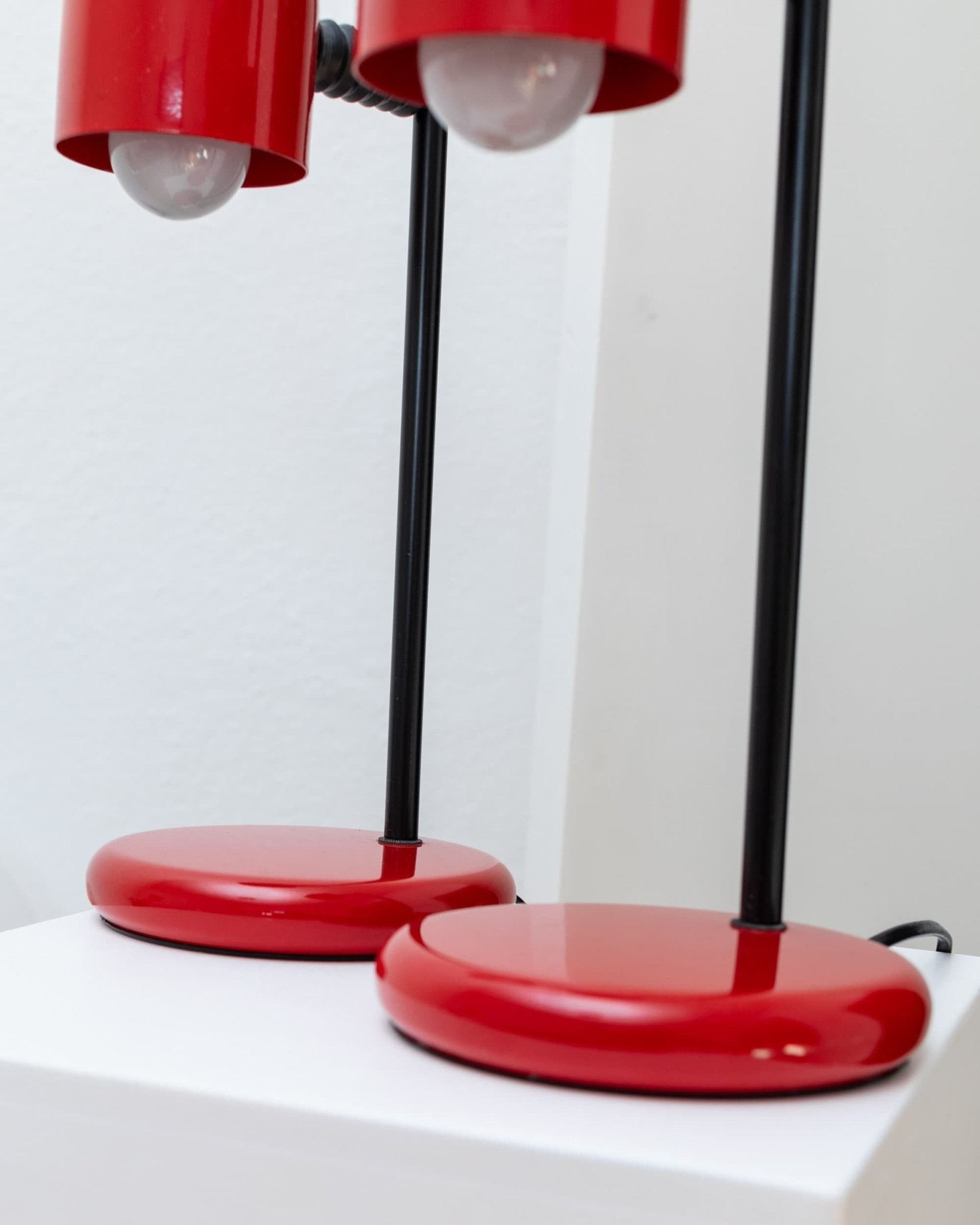 Set of 2 red vintage table lamps - Postmodern Memphis design - Italy 1980s - Bottega Jacobs