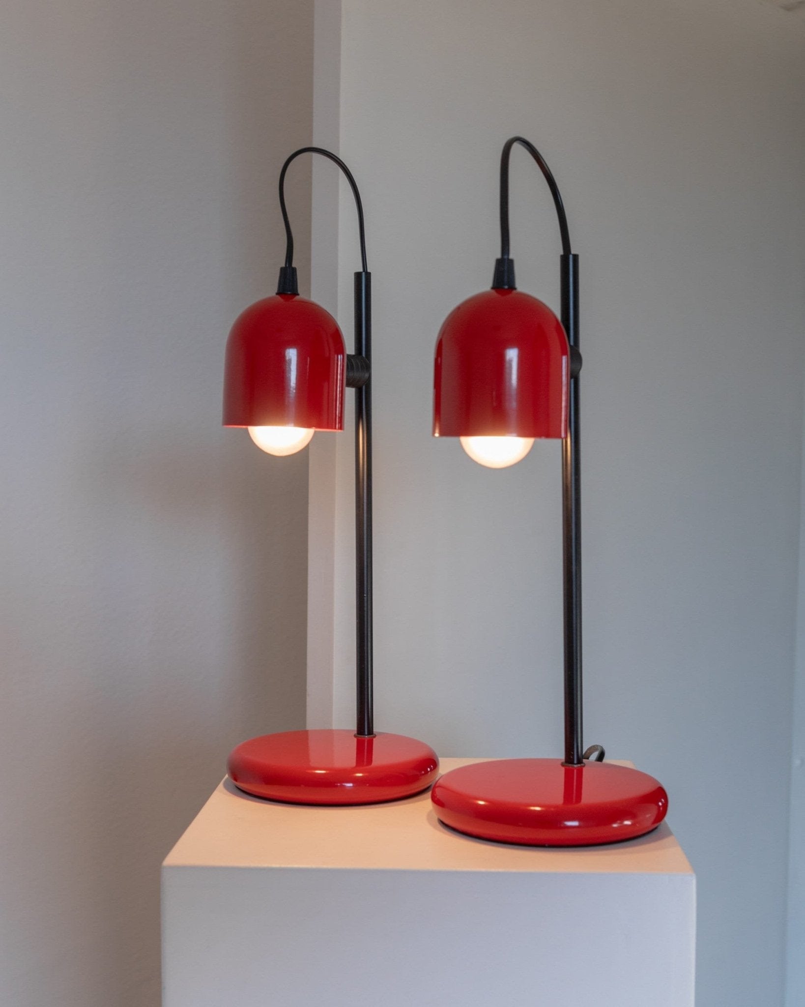 Set of 2 red vintage table lamps - Postmodern Memphis design - Italy 1980s - Bottega Jacobs