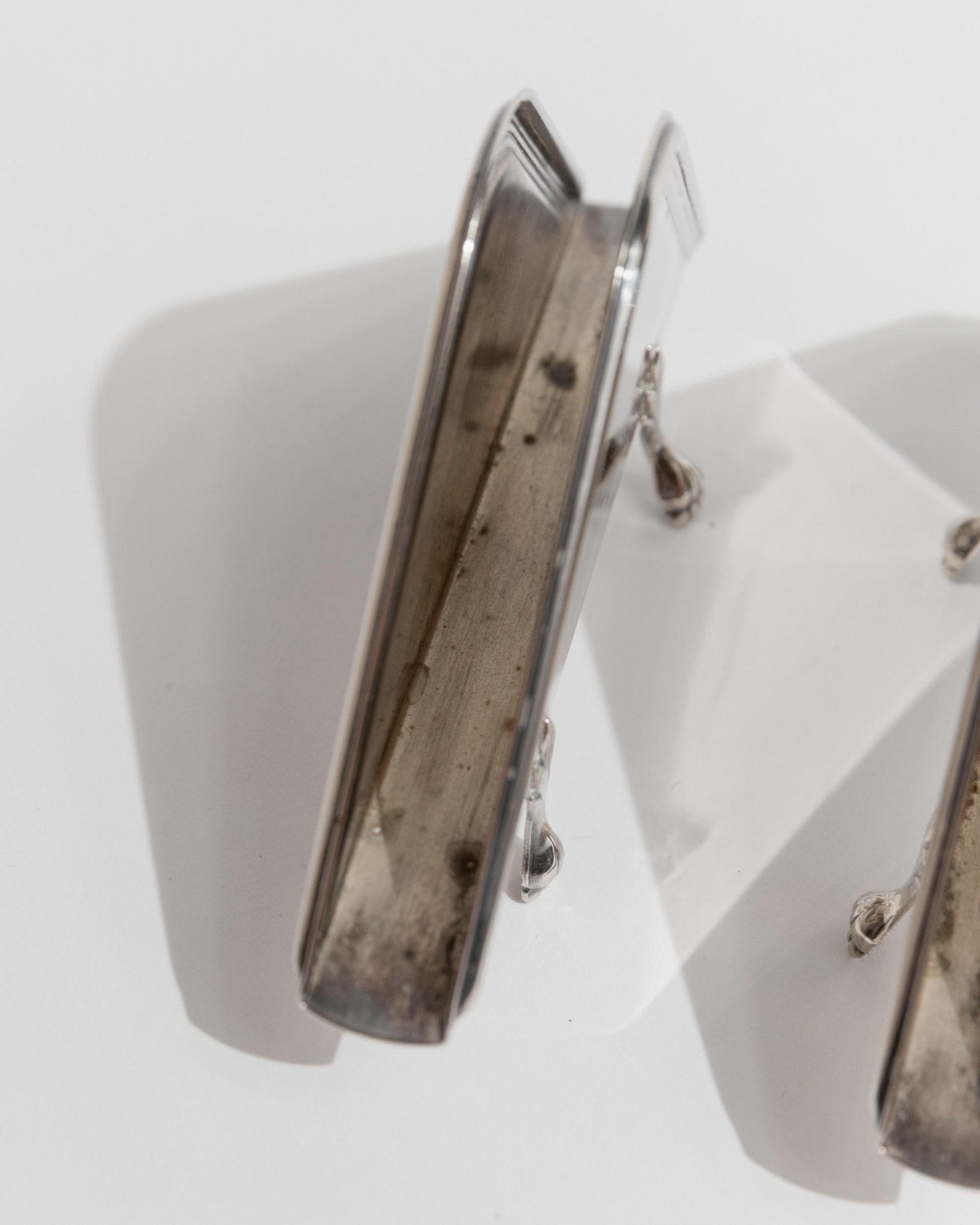 Set of 2 Triangular Napkin Holders, Silverplated - Timeless Design with Small Paw Details Italy 1970s - Noble Table Decor, Elegant Gift Idea_Bottega Jacobs