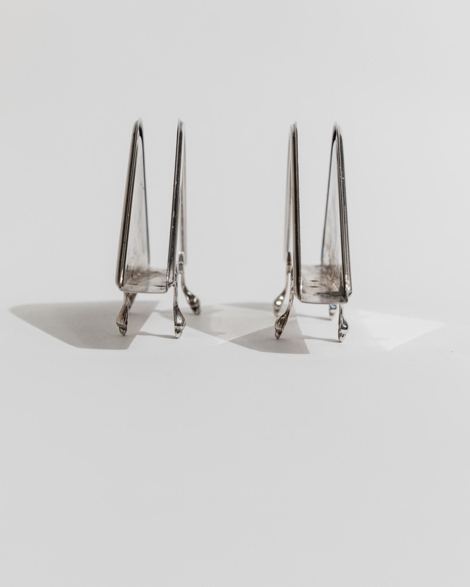 Set of 2 Triangular Napkin Holders, Silverplated - Timeless Design with Small Paw Details Italy 1970s - Noble Table Decor, Elegant Gift Idea_Bottega Jacobs
