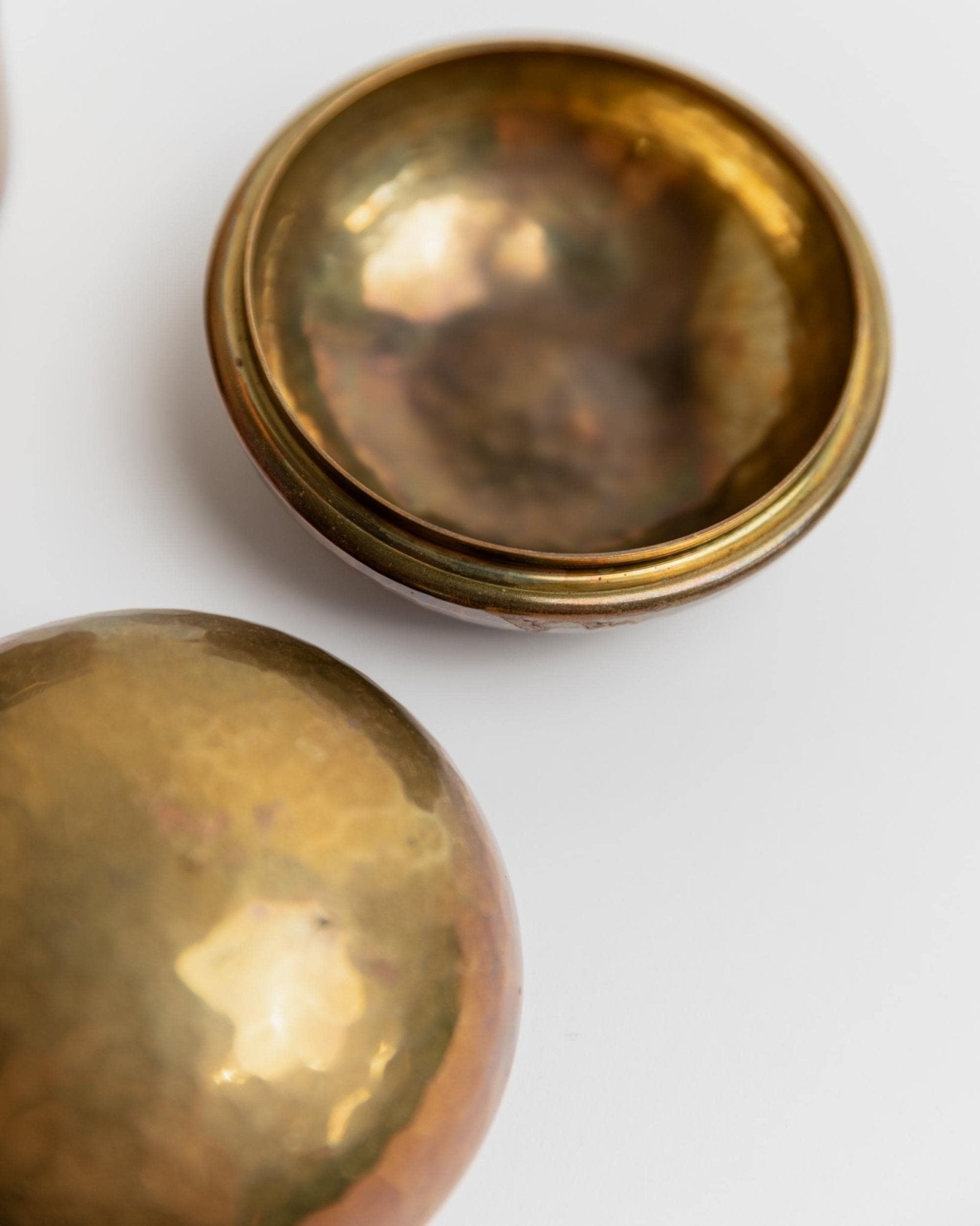 Set of 2 Vintage Brass Tins with Lid - handmade, timeless Design, Italy 1950s - Gift boxes, Storage for Jewelry, Medicine, elegant Gift Idea_Bottega Jacobs