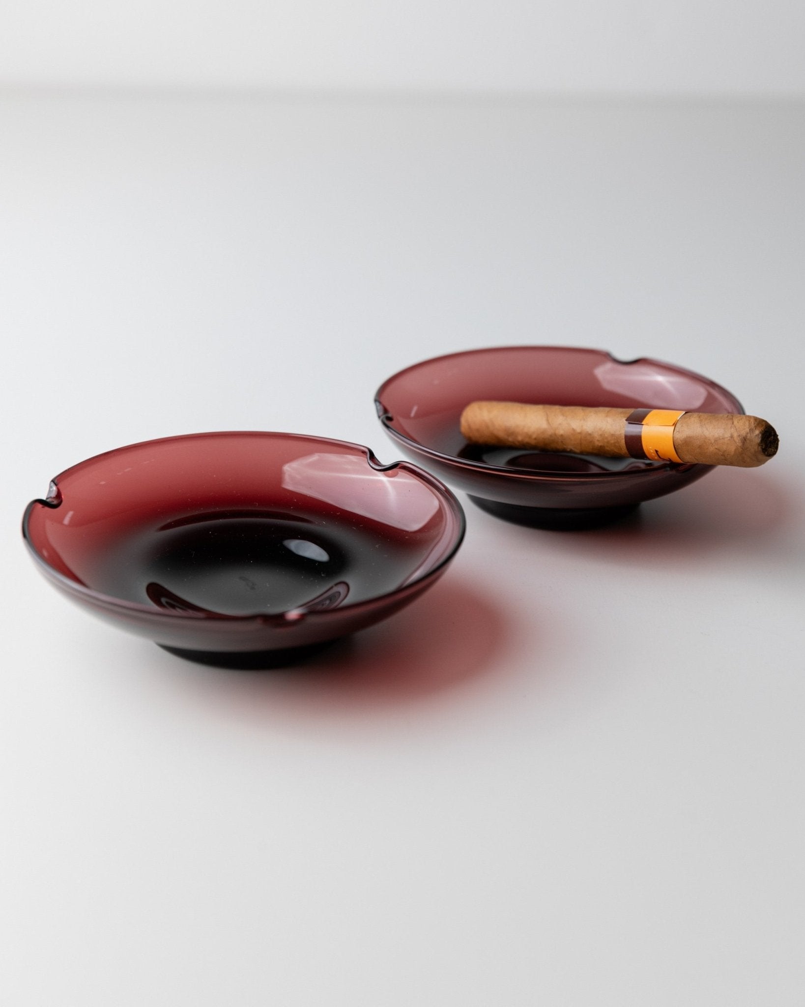 Set of 2 vintage Murano glass ashtrays - blackberry, dark red, mid - century design Italy 1970s - elegant gift idea, retro decoration - Bottega Jacobs
