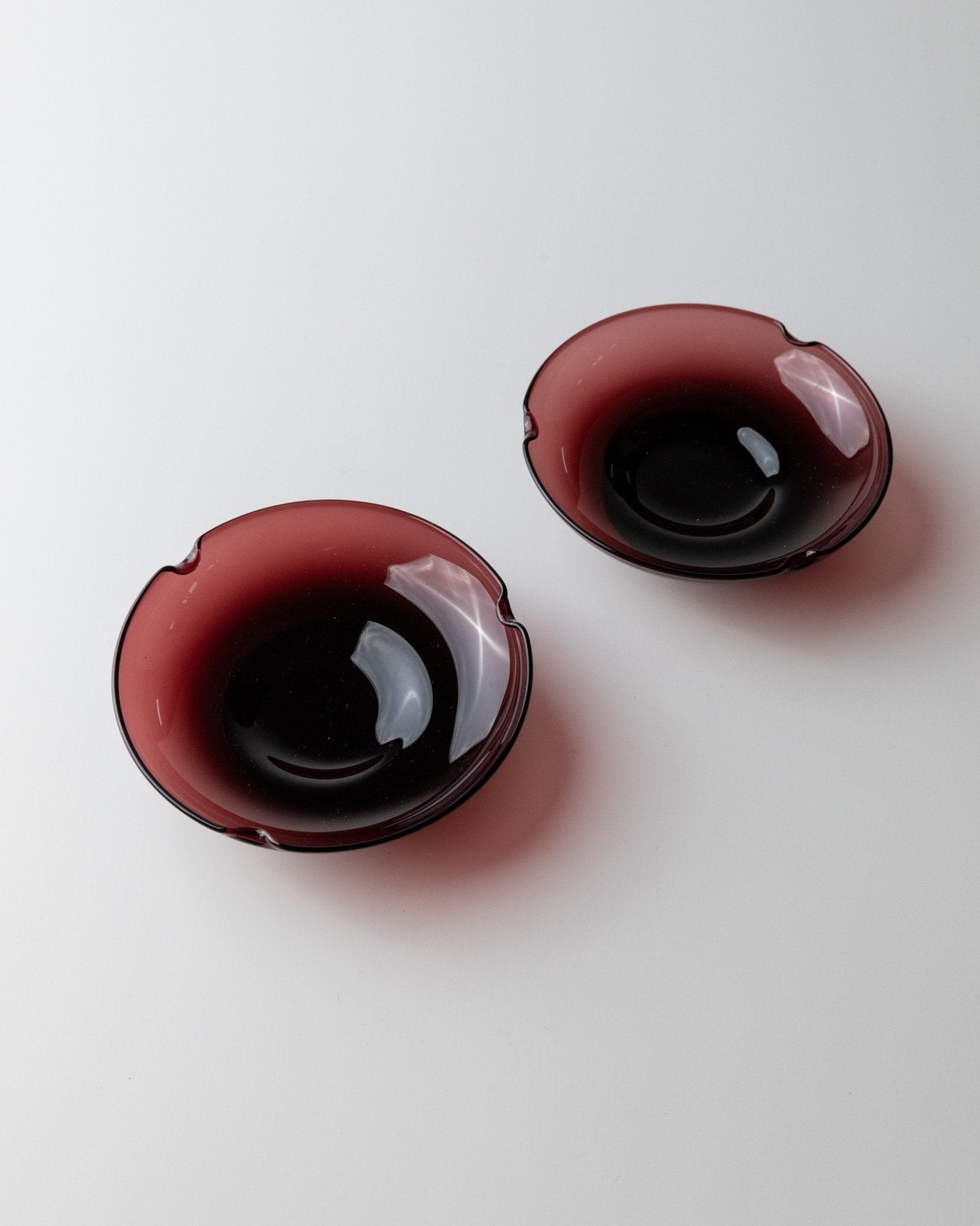 Set of 2 vintage Murano glass ashtrays - blackberry, dark red, mid - century design Italy 1970s - elegant gift idea, retro decoration - Bottega Jacobs