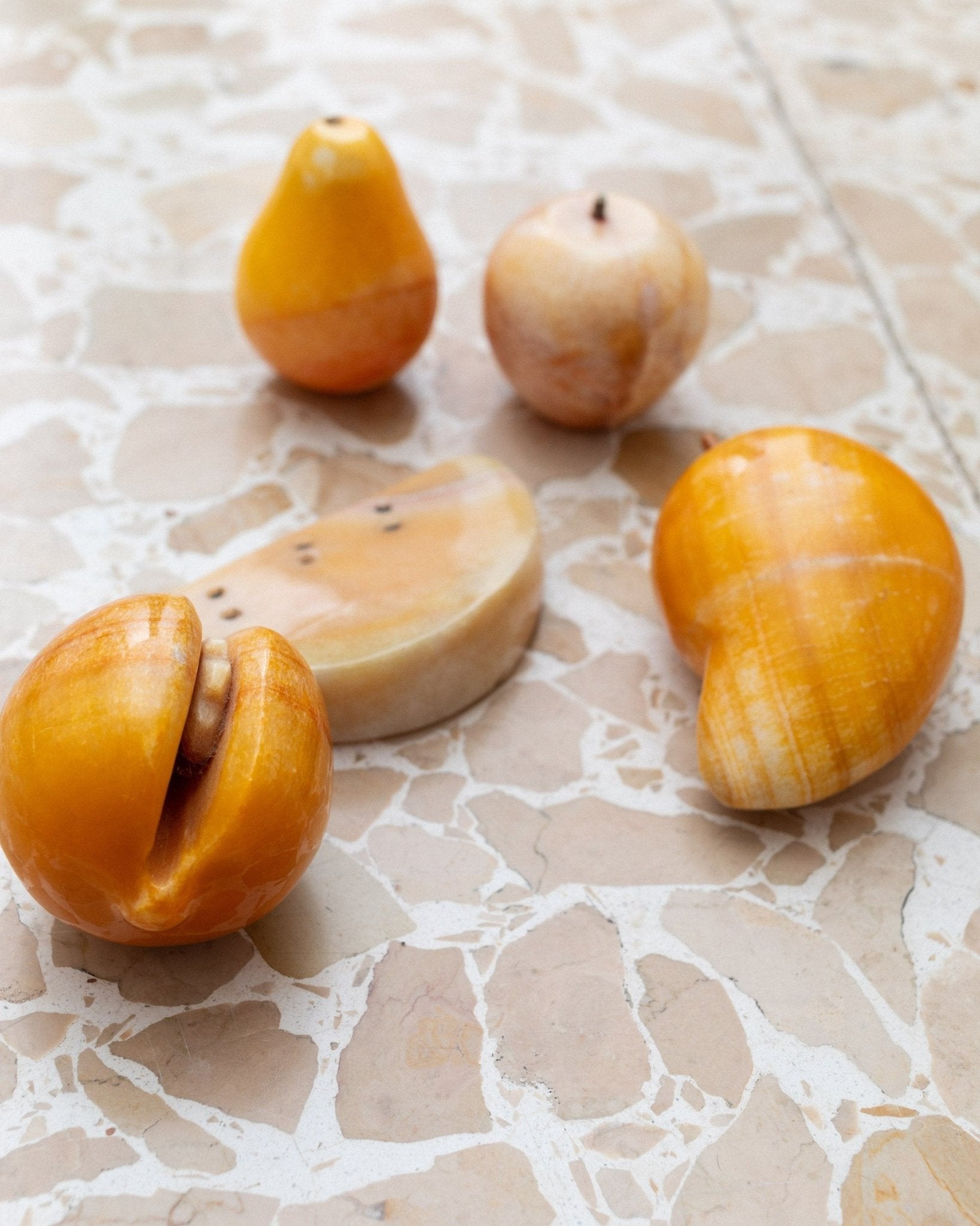 Set of 5 vintage alabaster fruits - yellow stone fruit handmade - Mid Century Design - Italy 1970s - Bottega Jacobs