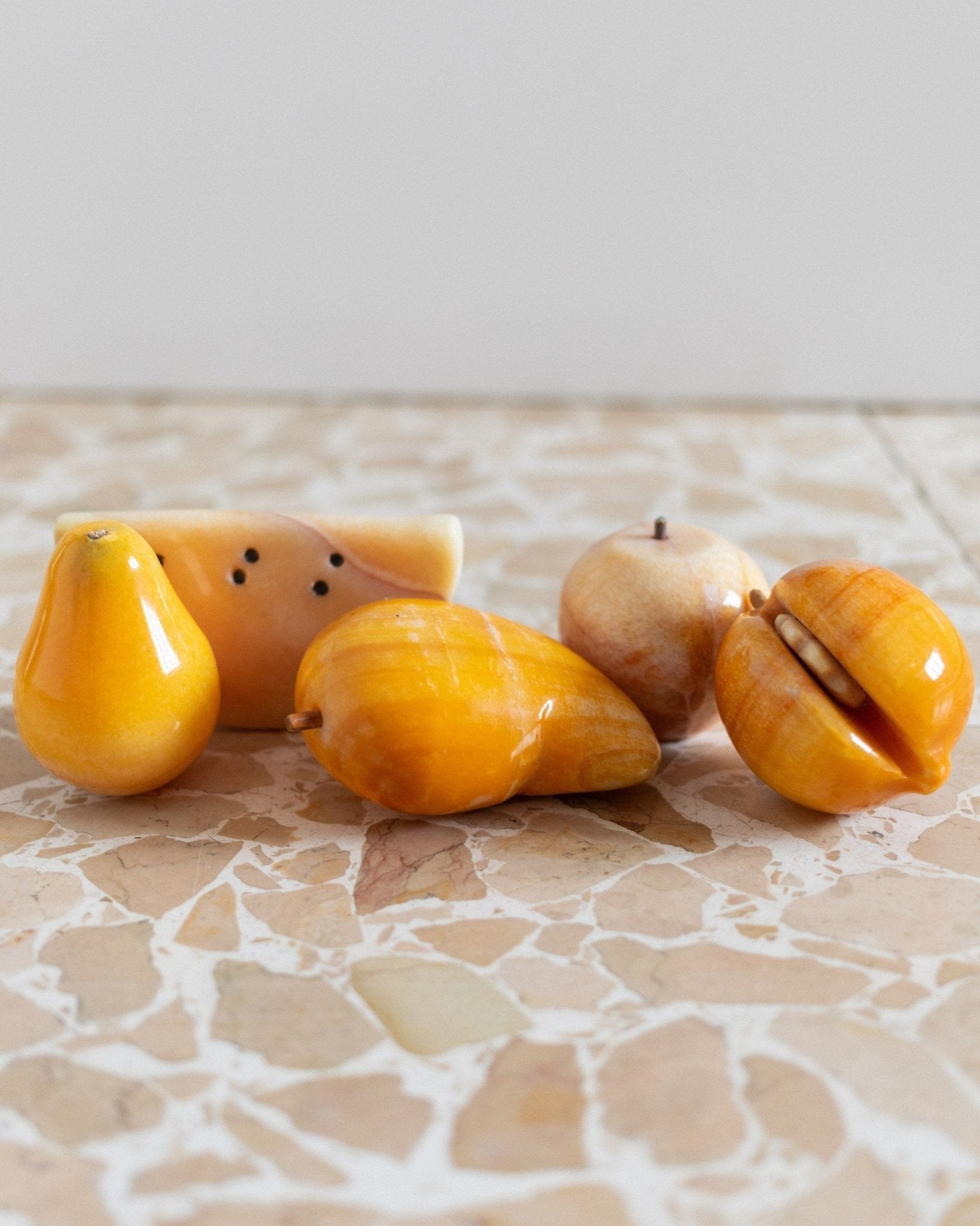Set of 5 vintage alabaster fruits - yellow stone fruit handmade - Mid Century Design - Italy 1970s - Bottega Jacobs