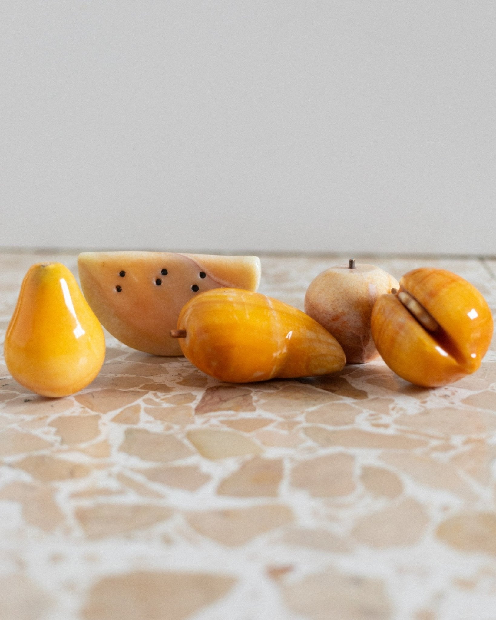 Set of 5 vintage alabaster fruits - yellow stone fruit handmade - Mid Century Design - Italy 1970s - Bottega Jacobs