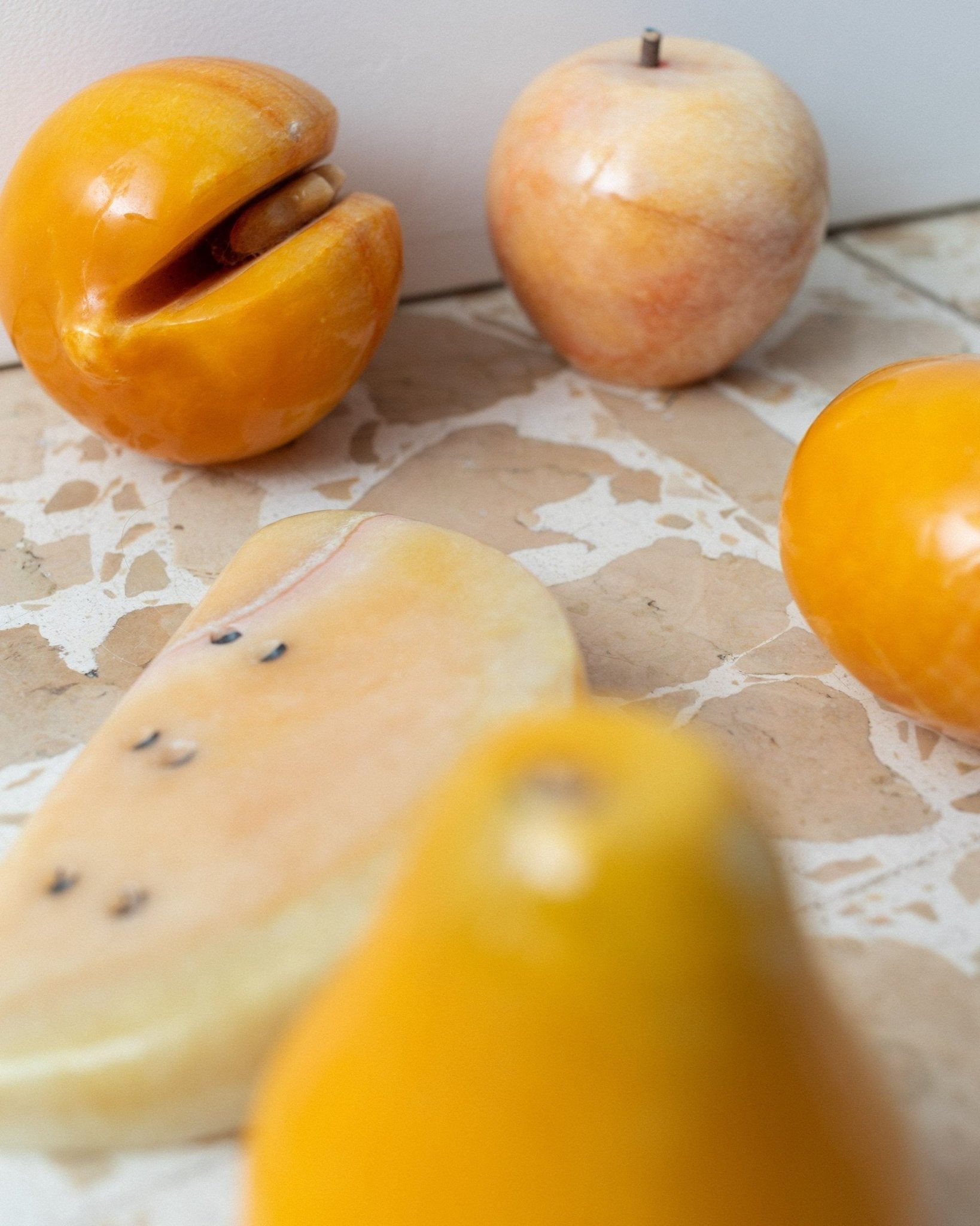 Set of 5 vintage alabaster fruits - yellow stone fruit handmade - Mid Century Design - Italy 1970s - Bottega Jacobs