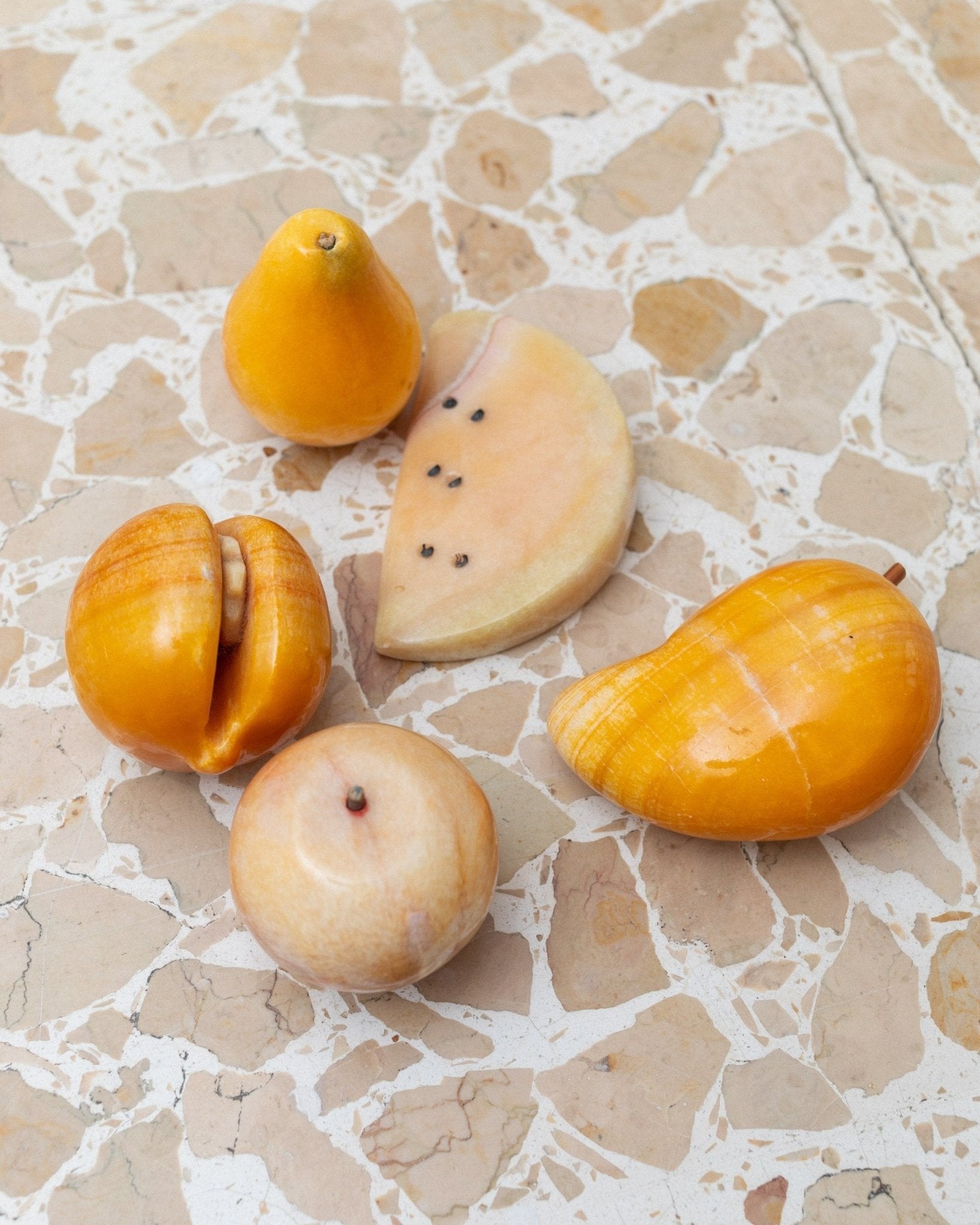 Set of 5 vintage alabaster fruits - yellow stone fruit handmade - Mid Century Design - Italy 1970s - Bottega Jacobs