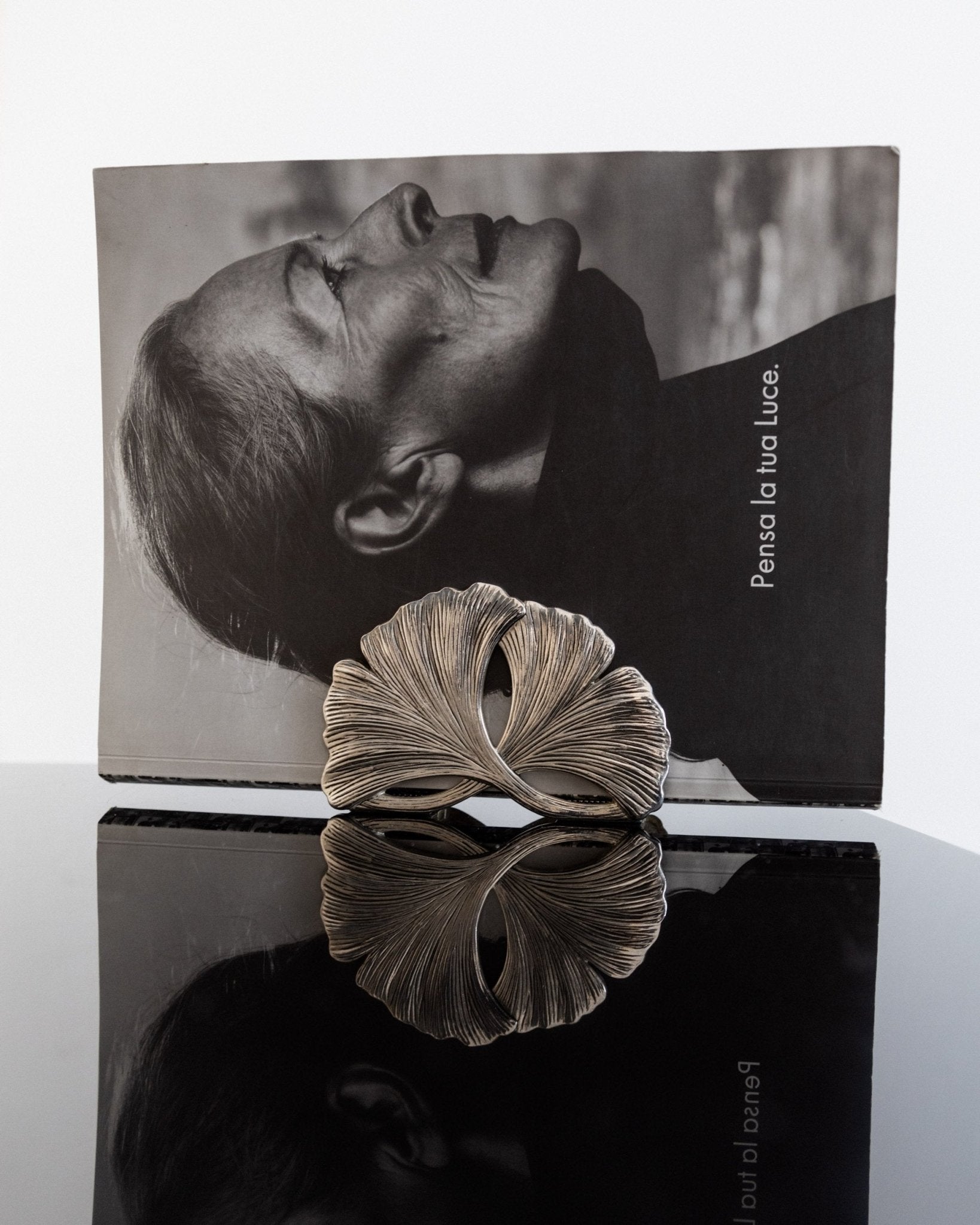 Silver - plated vintage napkin or magazine holder, timeless design gingko motif Italy 1960s - Noble table decoration, elegant gift idea - Bottega Jacobs
