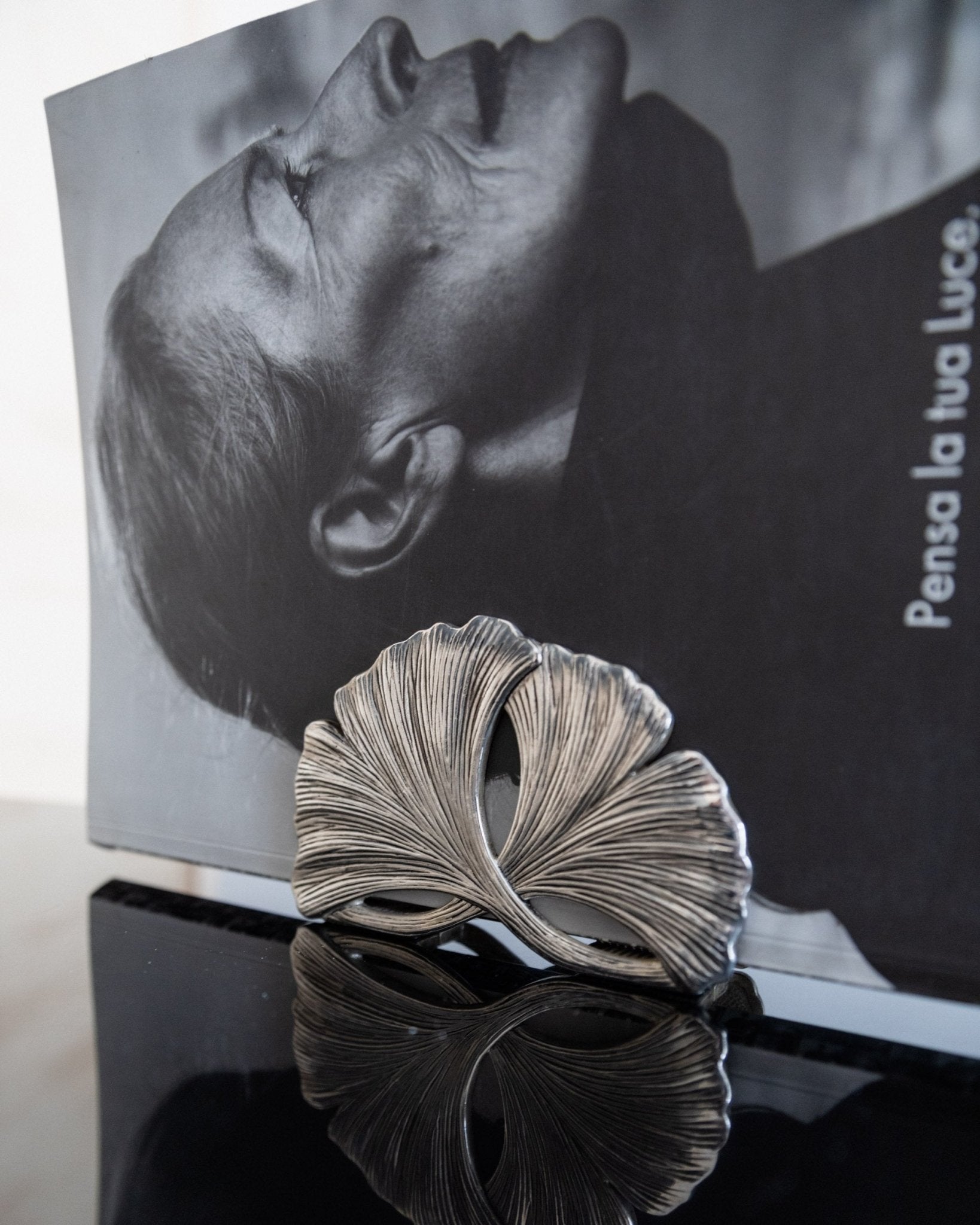 Silver - plated vintage napkin or magazine holder, timeless design gingko motif Italy 1960s - Noble table decoration, elegant gift idea - Bottega Jacobs
