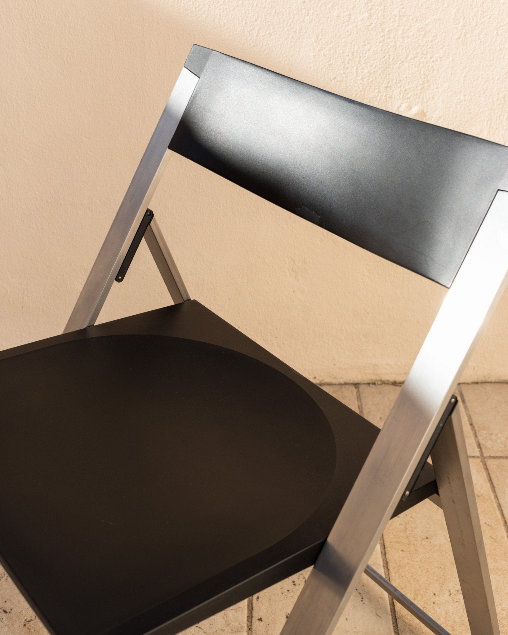 Tecno folding chair P08 - Design Justus Kolberg - steel and black plastic - Made in Italy 1990s - Bottega Jacobs