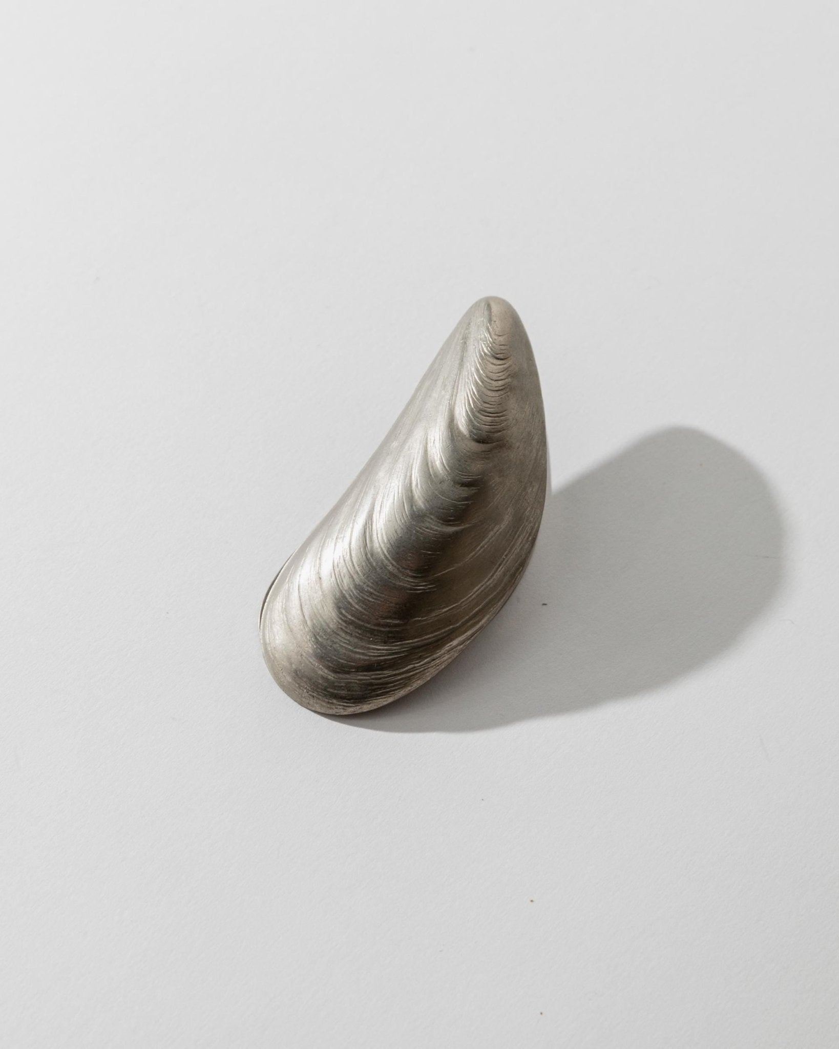 Vintage 1900 Silver Shell Paperclip, Card Clip with Seashell Shape Design, Antique Desk Accessory, Decorative Office Object, Gift Idea_Bottega Jacobs