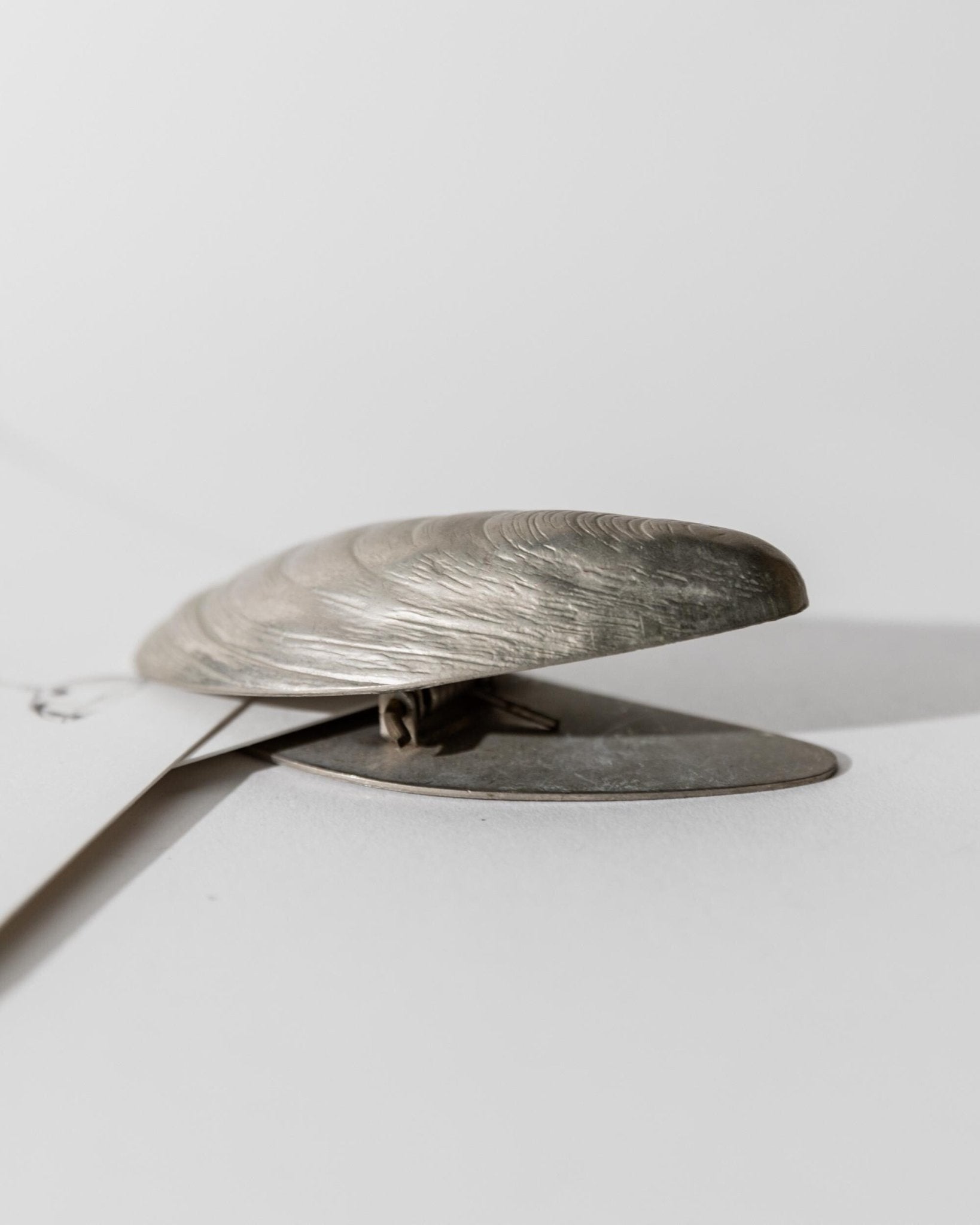 Vintage 1900 Silver Shell Paperclip, Card Clip with Seashell Shape Design, Antique Desk Accessory, Decorative Office Object, Gift Idea_Bottega Jacobs