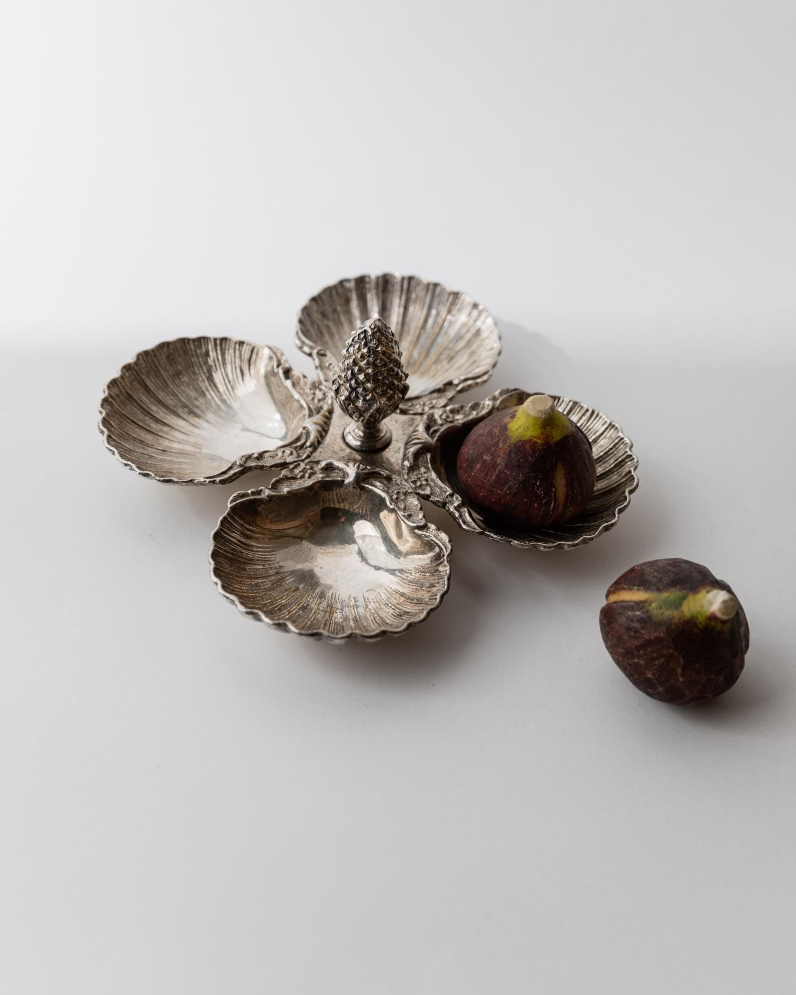 Vintage 1930s Silver Plated Bowl Centerpiece, Four Small Shell Dishes with Pinecone Handle, Elegant Art Deco Table Decor, Timeless Gift Idea_Bottega Jacobs