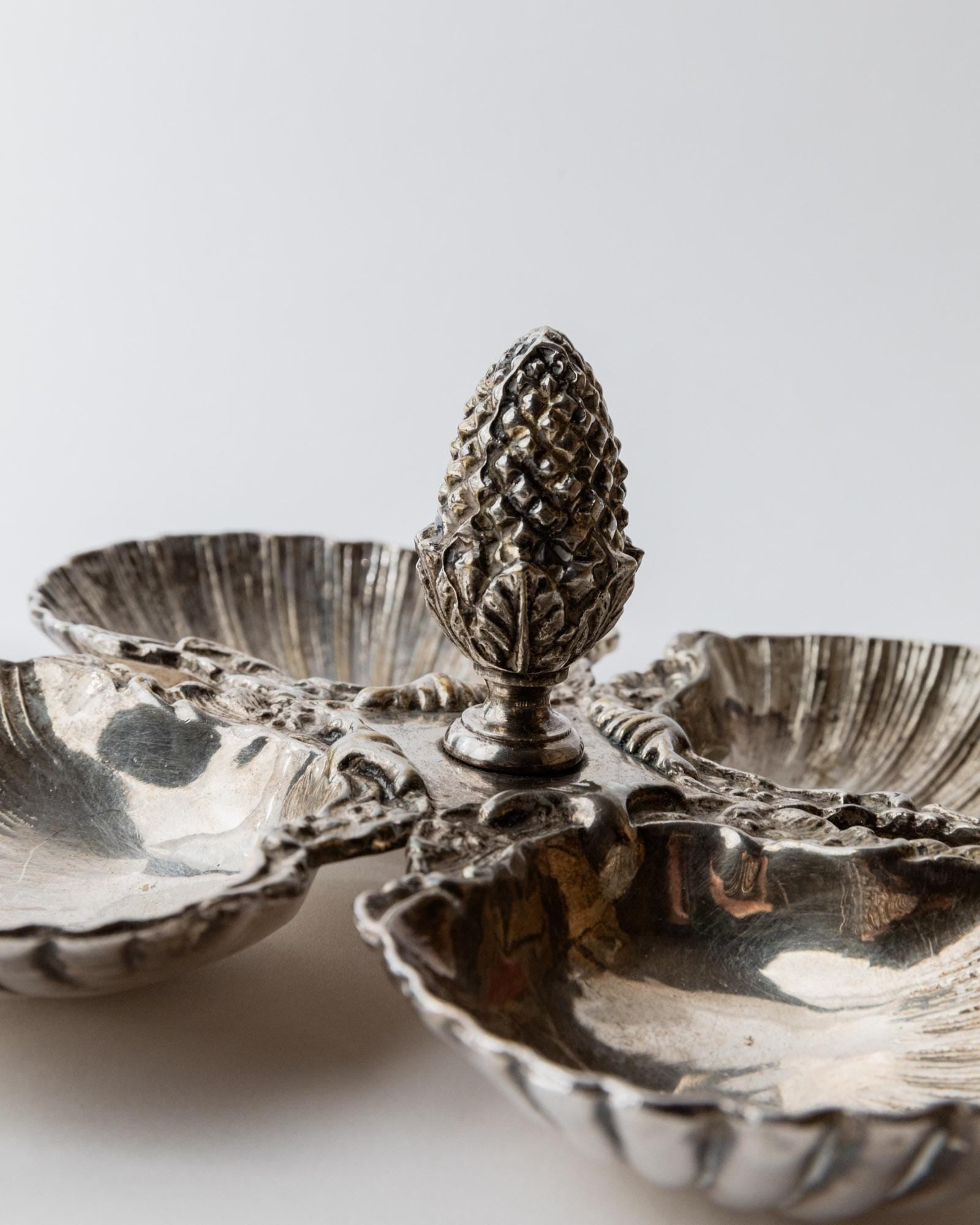 Vintage 1930s Silver Plated Bowl Centerpiece, Four Small Shell Dishes with Pinecone Handle, Elegant Art Deco Table Decor, Timeless Gift Idea_Bottega Jacobs