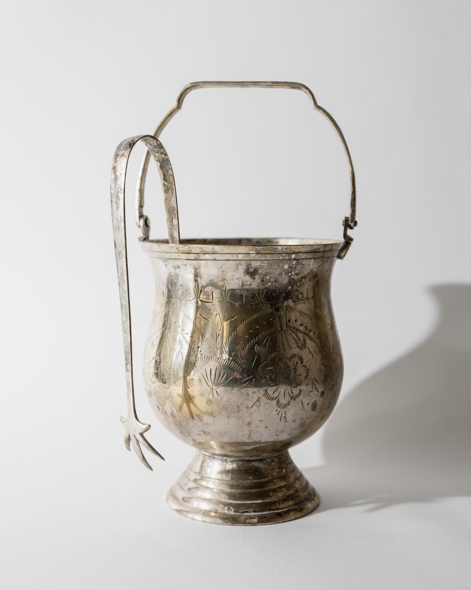 Vintage 1930s Silver Plated Brass Ice Bucket, Decorative Pattern with Claw Shaped Tongs, Elegant Barware Accessory, Table Decor, Gift Idea_Bottega Jacobs