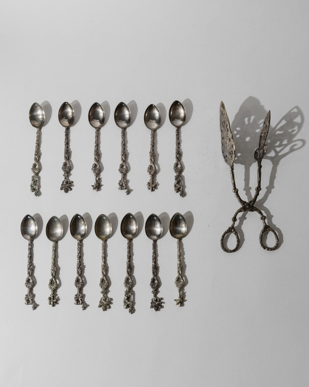 Vintage 1930s Silver Plated Tea and Cake Serving Set, 13 Ornate Spoons with Heraldic Figures and 1 Cake Server, Italian Tableware, Gift Idea_Bottega Jacobs