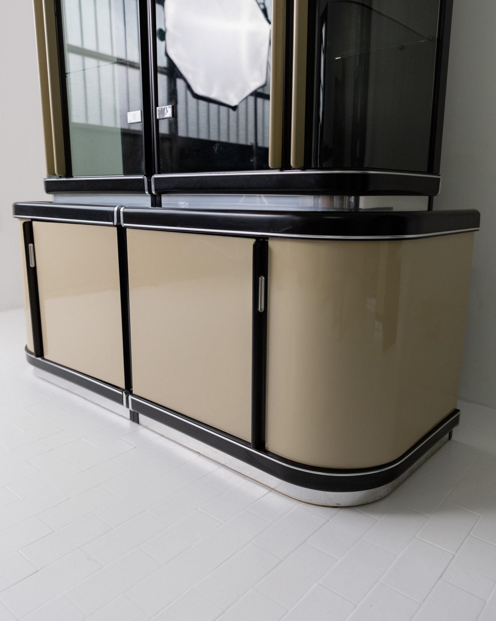 Vintage 1950s Art Deco Bar Cabinet, Lacquered Wood, Green Marble, Aluminium, Curved Smoked Glass, Large Statement Vitrine, Luxury Interior_Bottega Jacobs