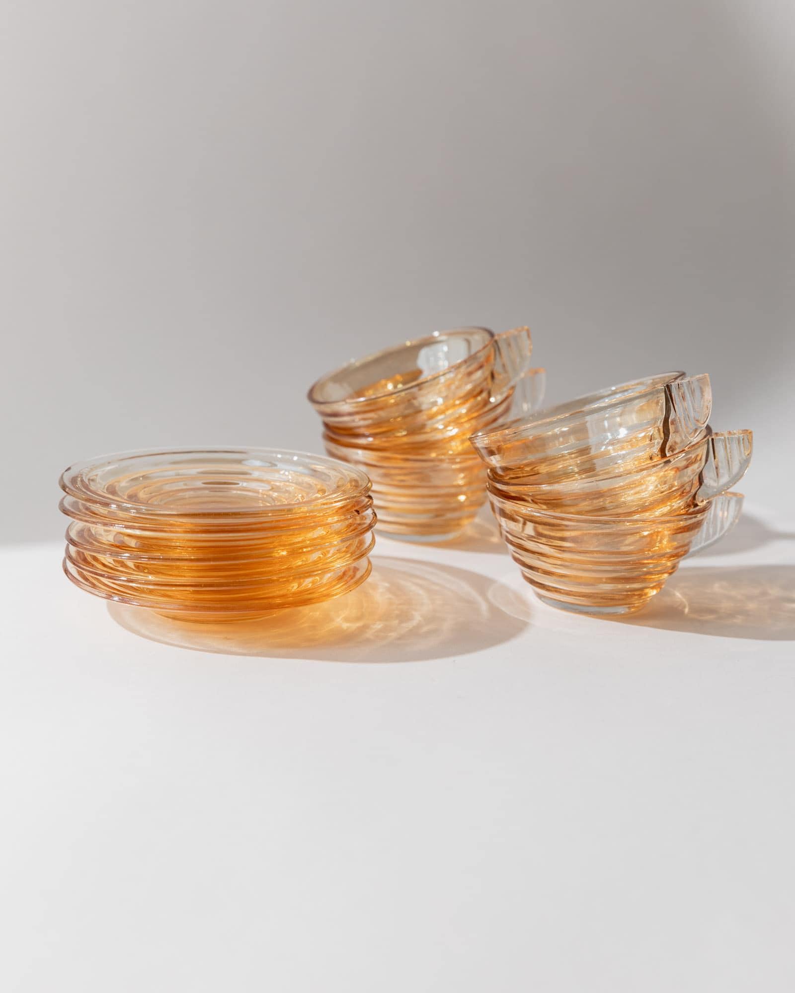 Vintage 1950s Glass Coffee Cups, Set of 5, Apricot Iridescent Ribbed Glass with Saucers, Italian Gondolo Design, Table Decor, Gift Idea_Bottega Jacobs
