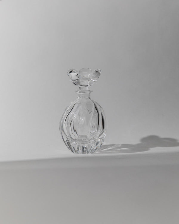 Vintage 1950s Murano Glass Perfume Bottle, Curved Hand Blown Glass with Floral Stopper, Timeless Vanity Decor, Noble Gift Idea_Bottega Jacobs