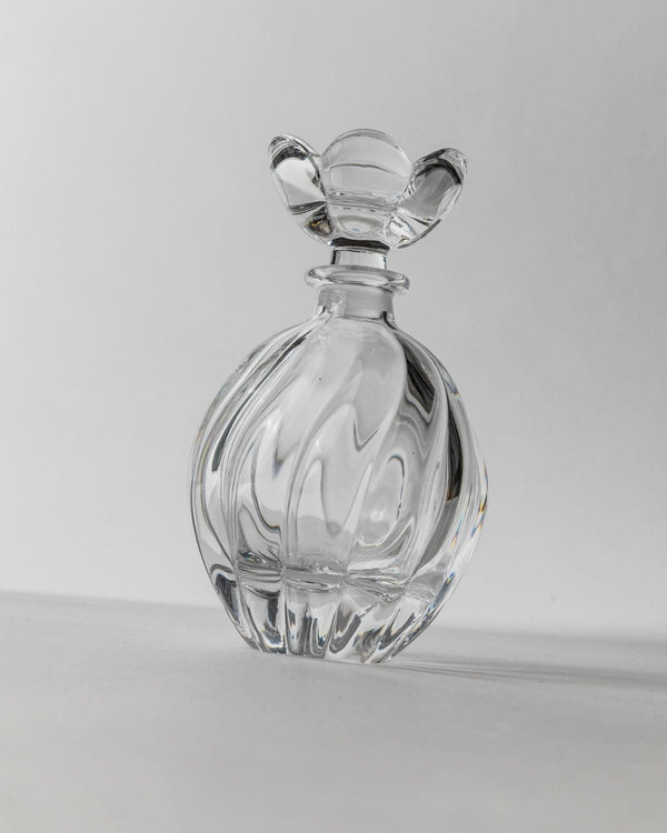 Vintage 1950s Murano Glass Perfume Bottle, Curved Hand Blown Glass with Floral Stopper, Timeless Vanity Decor, Noble Gift Idea_Bottega Jacobs