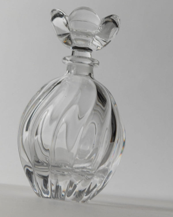 Vintage 1950s Murano Glass Perfume Bottle, Curved Hand Blown Glass with Floral Stopper, Timeless Vanity Decor, Noble Gift Idea_Bottega Jacobs
