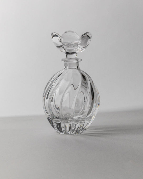 Vintage 1950s Murano Glass Perfume Bottle, Curved Hand Blown Glass with Floral Stopper, Timeless Vanity Decor, Noble Gift Idea_Bottega Jacobs