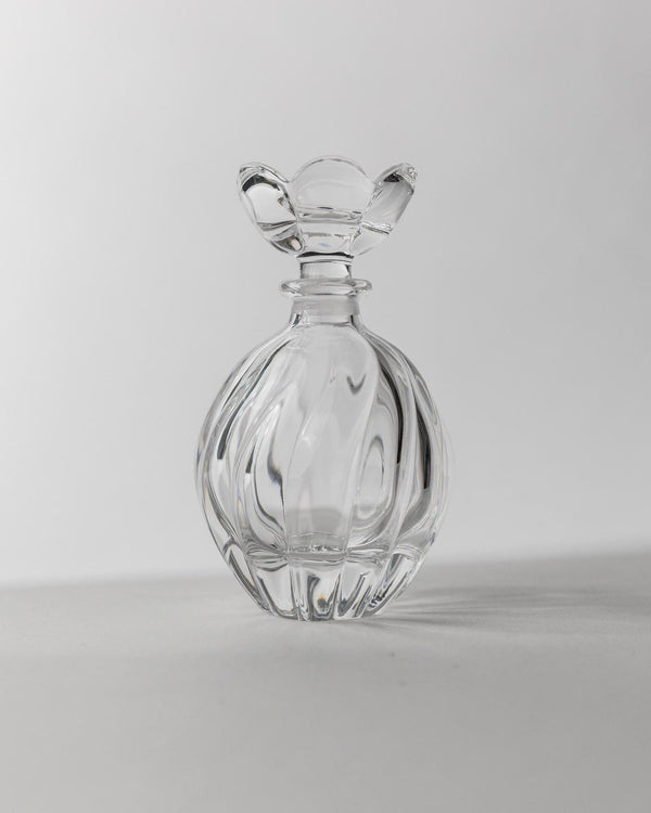 Vintage 1950s Murano Glass Perfume Bottle, Curved Hand Blown Glass with Floral Stopper, Timeless Vanity Decor, Noble Gift Idea_Bottega Jacobs
