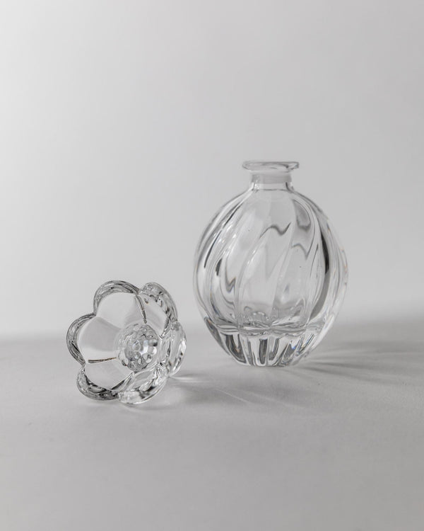 Vintage 1950s Murano Glass Perfume Bottle, Curved Hand Blown Glass with Floral Stopper, Timeless Vanity Decor, Noble Gift Idea_Bottega Jacobs