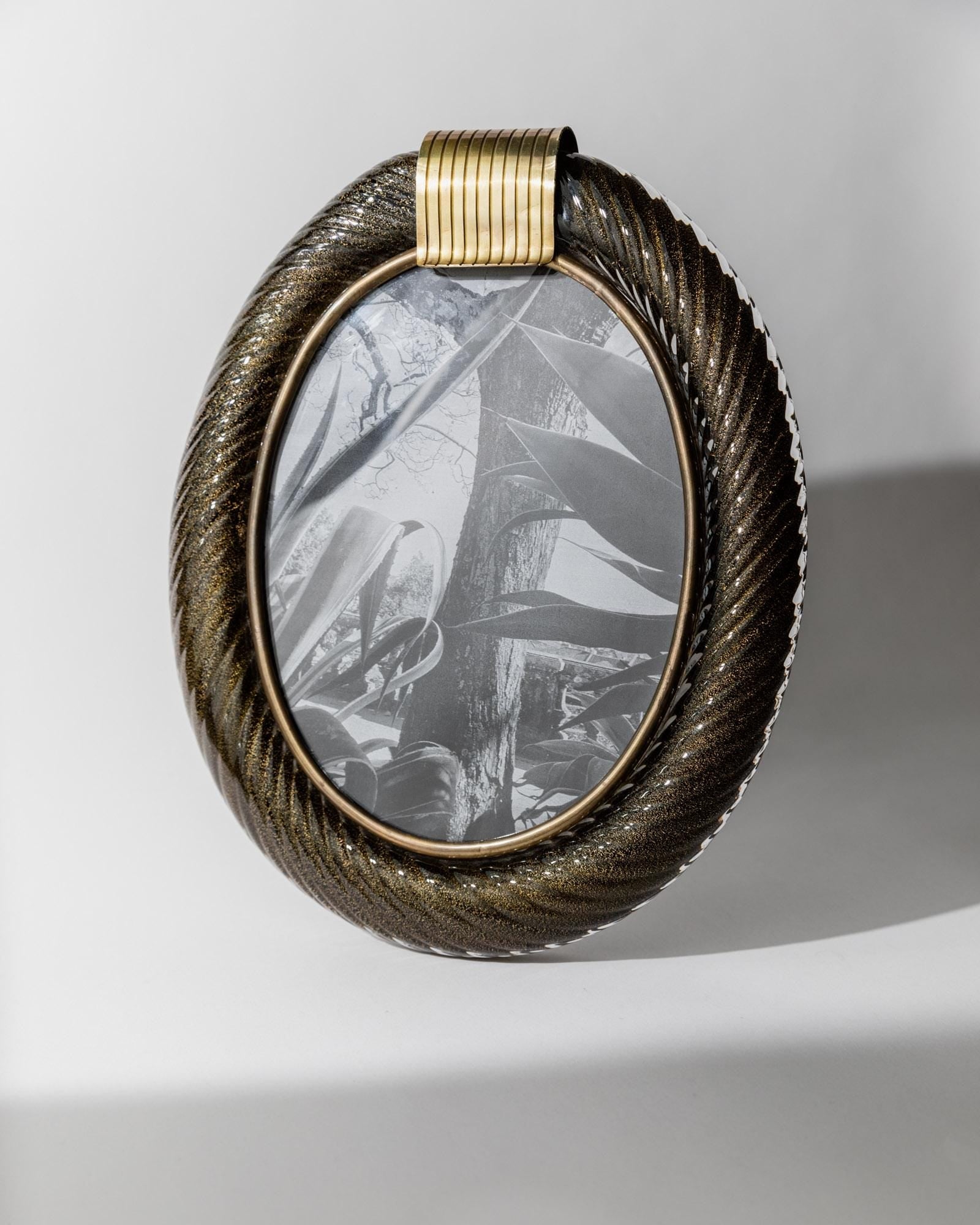 Vintage 1950s Murano Glass Picture Frame, Oval Hand Blown Curved Glass by Barovier & Toso golden Sparkles, Brass Details , Elegant Gift Idea_Bottega Jacobs