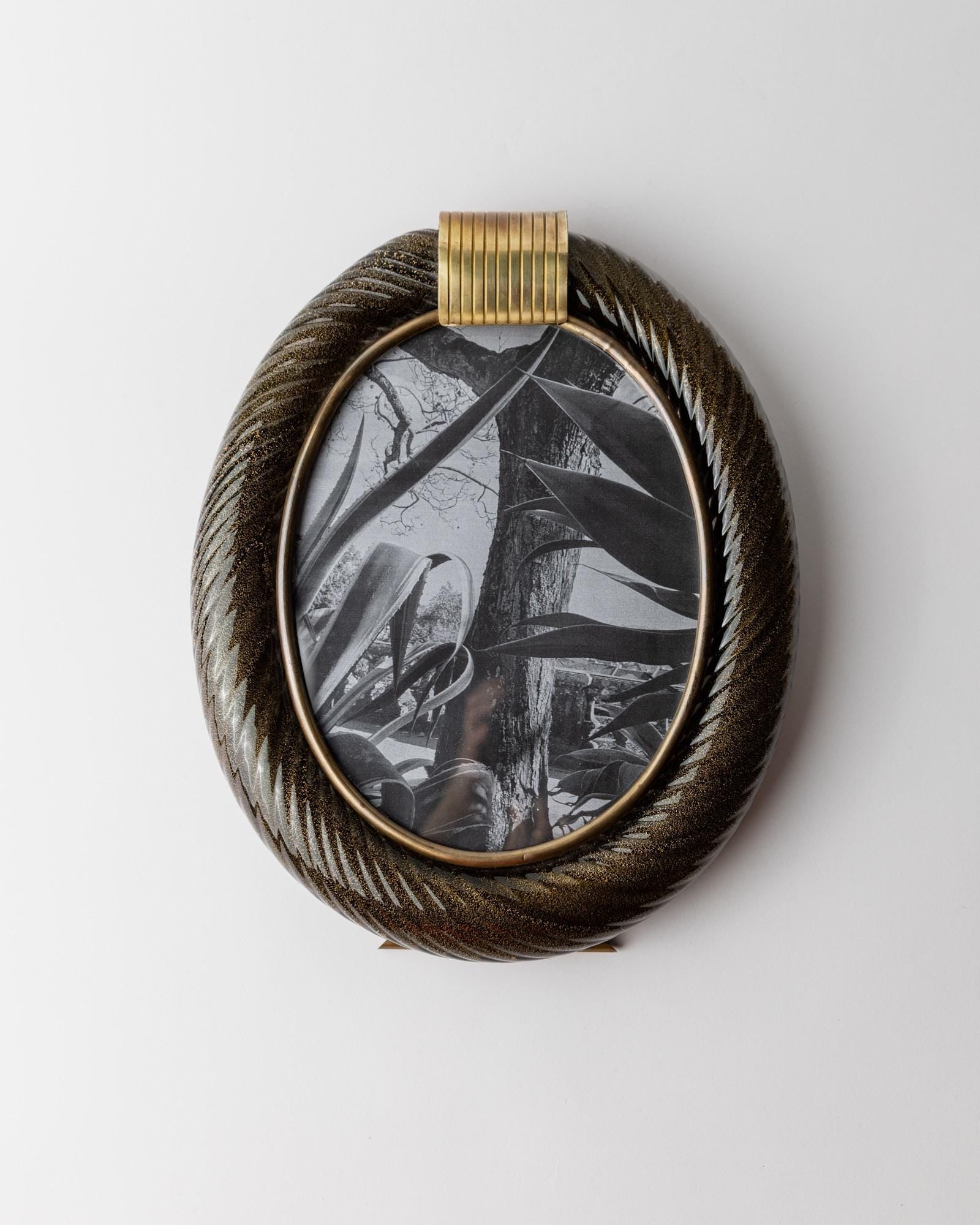 Vintage 1950s Murano Glass Picture Frame, Oval Hand Blown Curved Glass by Barovier & Toso golden Sparkles, Brass Details , Elegant Gift Idea_Bottega Jacobs