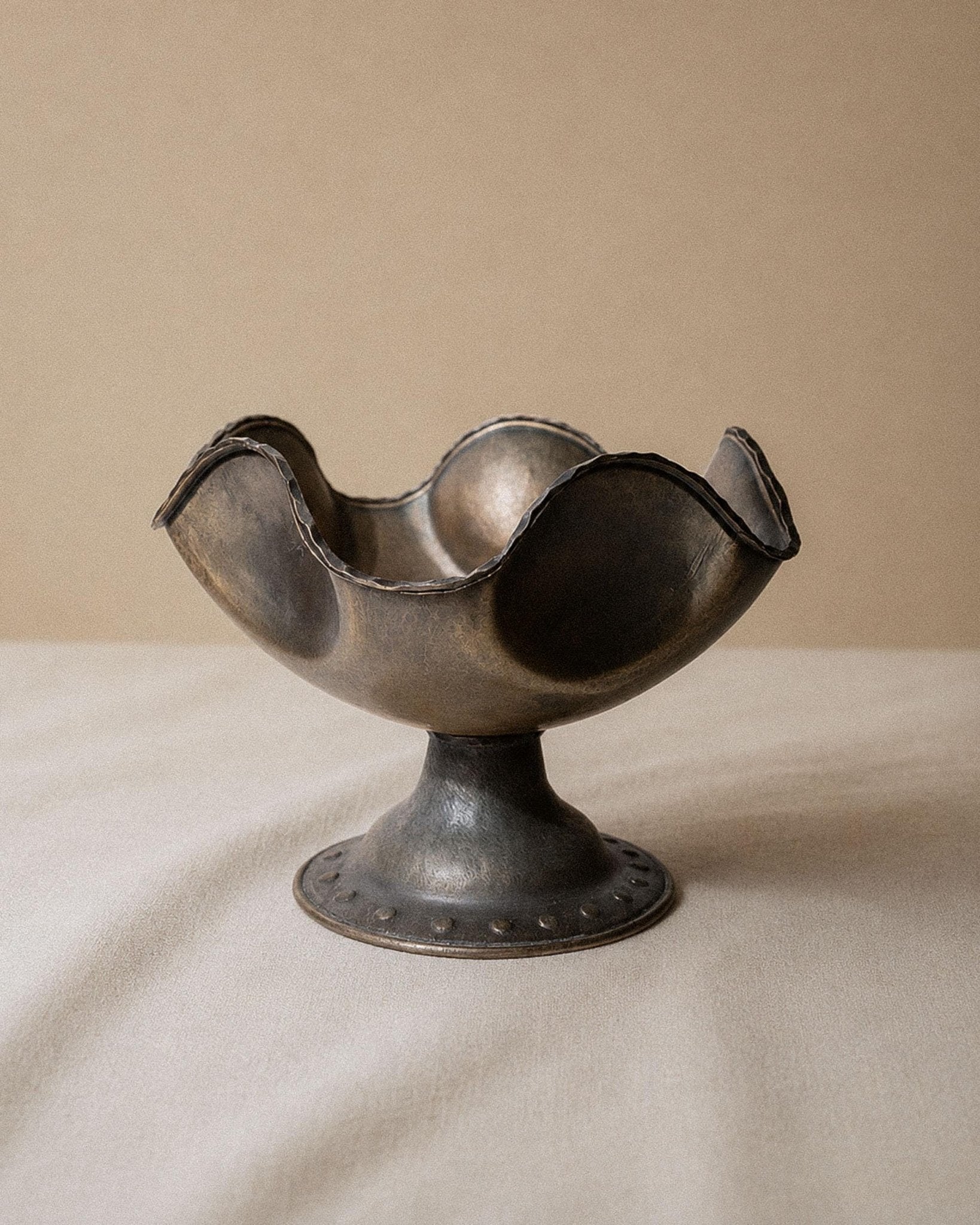 Vintage 1950s Silver Plated Copper Bowl, Handcrafted Footed Design with Curved Form, Elegant Timeless Table Decor, Gift Idea_Bottega Jacobs