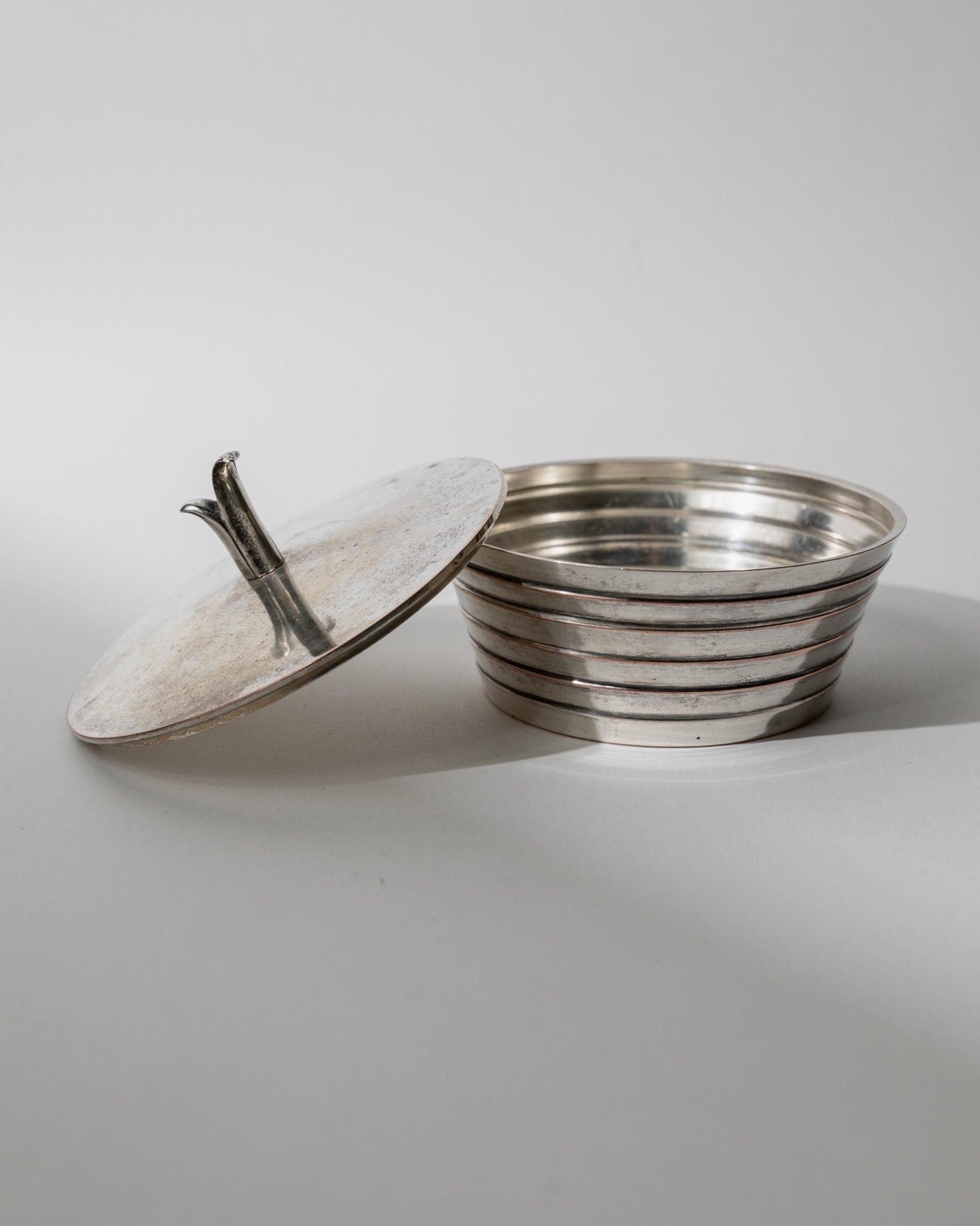Vintage 1950s Silver Plated Lidded Bowl, Tiered Form with Abstract Leaf Handle Detail, Elegant Table Decor, Timeless Serving, Gift Idea_Bottega Jacobs