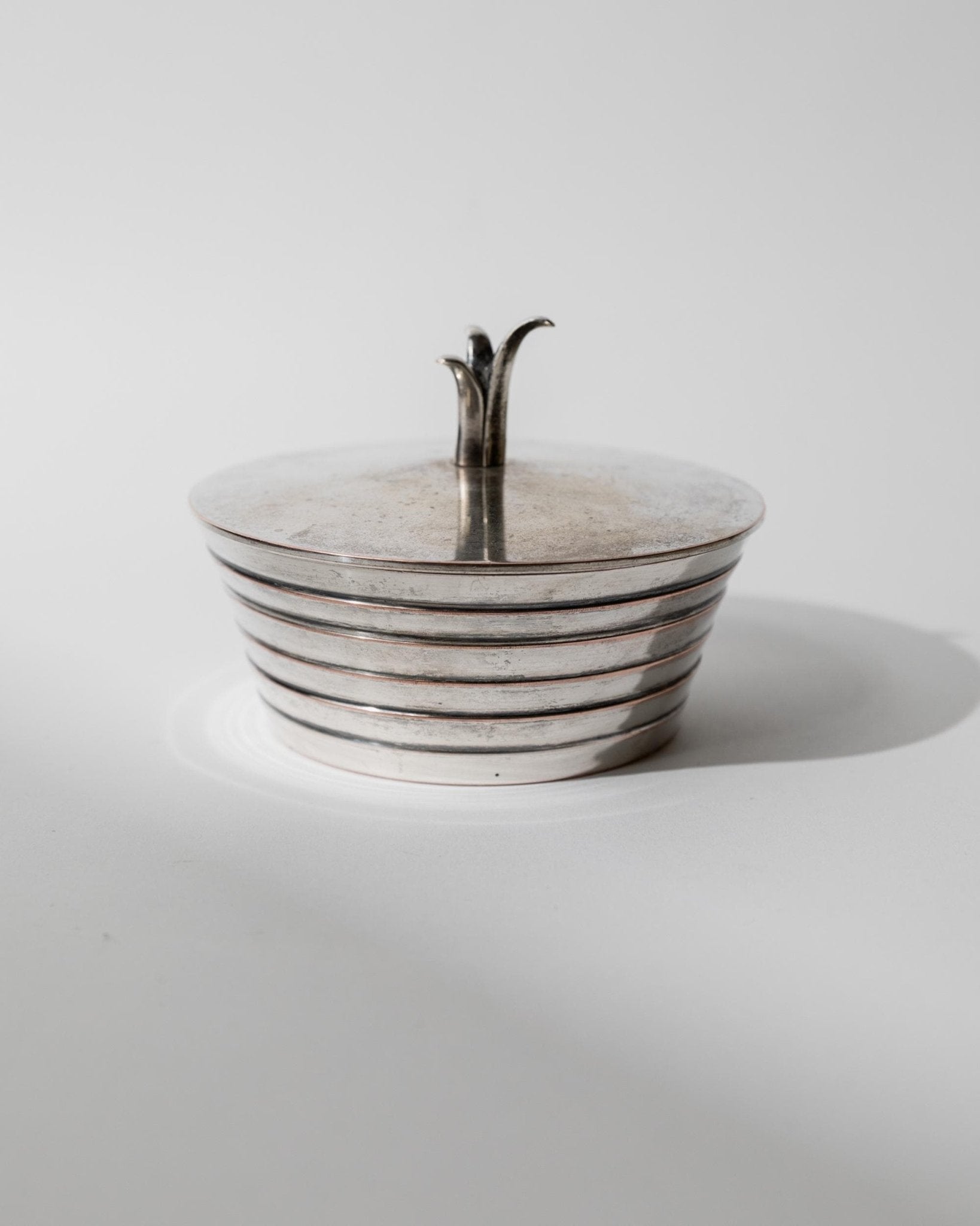 Vintage 1950s Silver Plated Lidded Bowl, Tiered Form with Abstract Leaf Handle Detail, Elegant Table Decor, Timeless Serving, Gift Idea_Bottega Jacobs