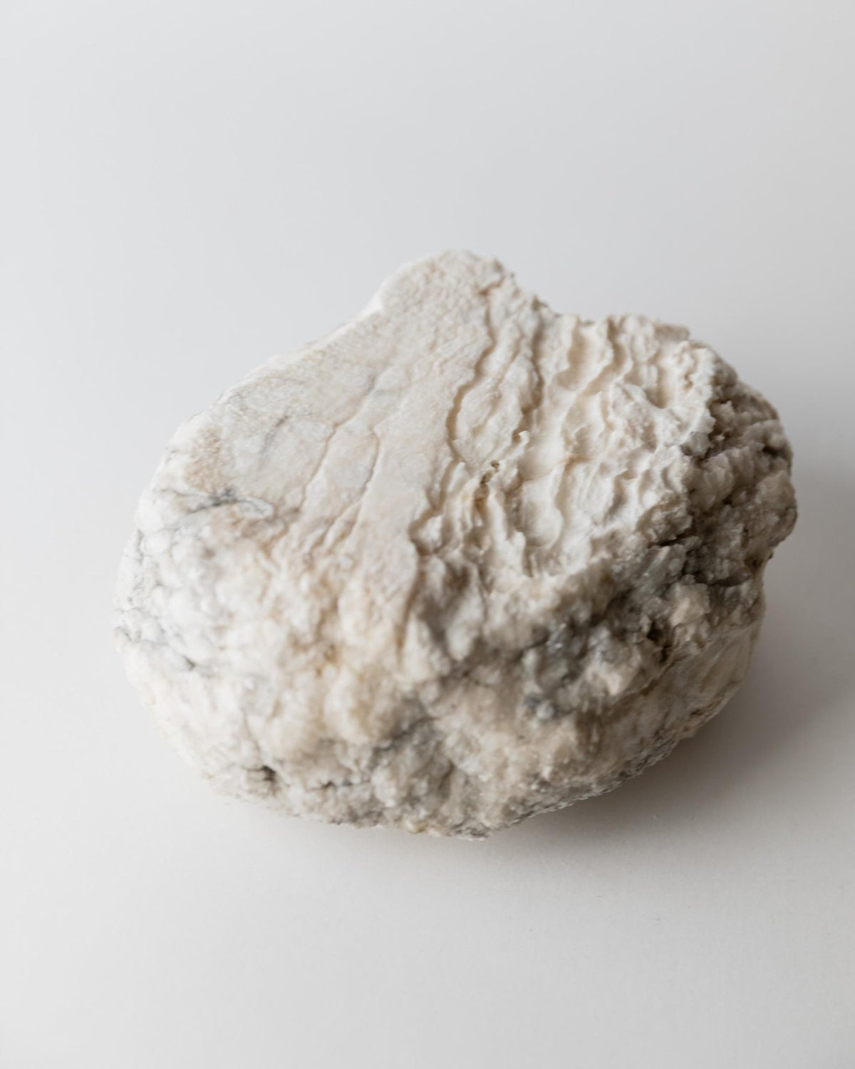 Vintage 1960s Alabaster Ashtray, Hand Carved Natural Stone with Crystalline Form, Sculptural Design, Table Accent, Timeless Gift Idea_Bottega Jacobs