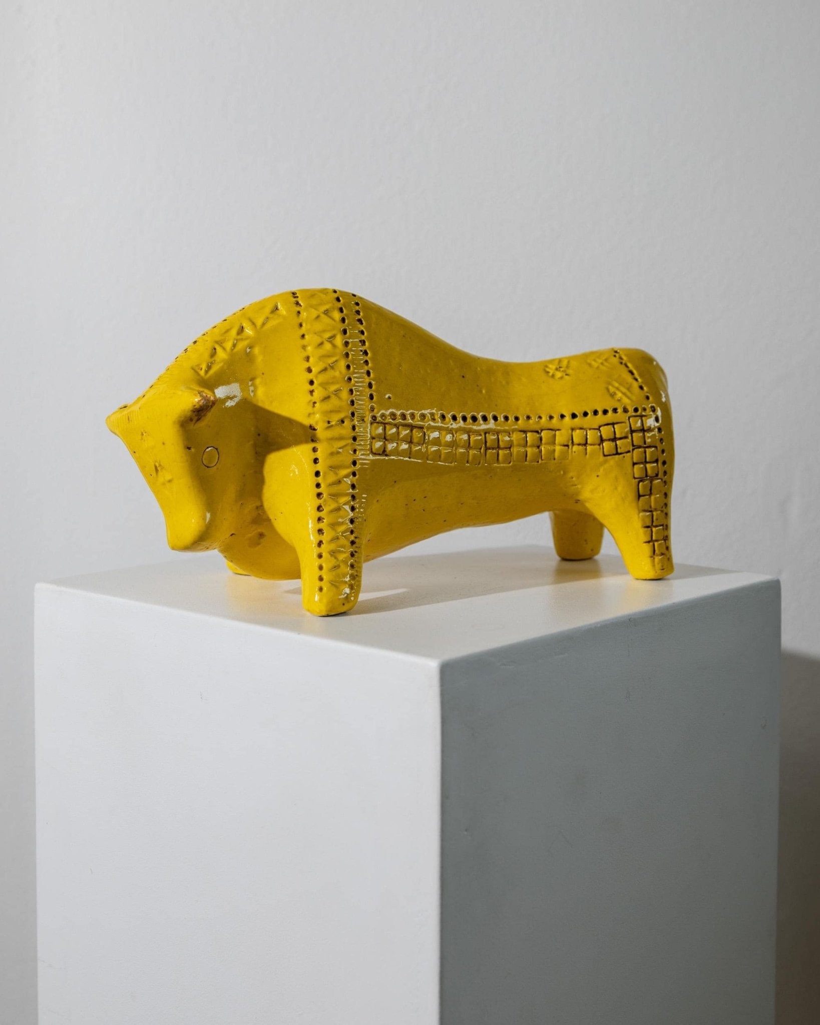 Vintage 1960s Ceramic Bull by Aldo Londi for Bitossi, Large Yellow Rimini Bull with Textured Pattern, Italian Design, Sculptural Gift Idea_Bottega Jacobs