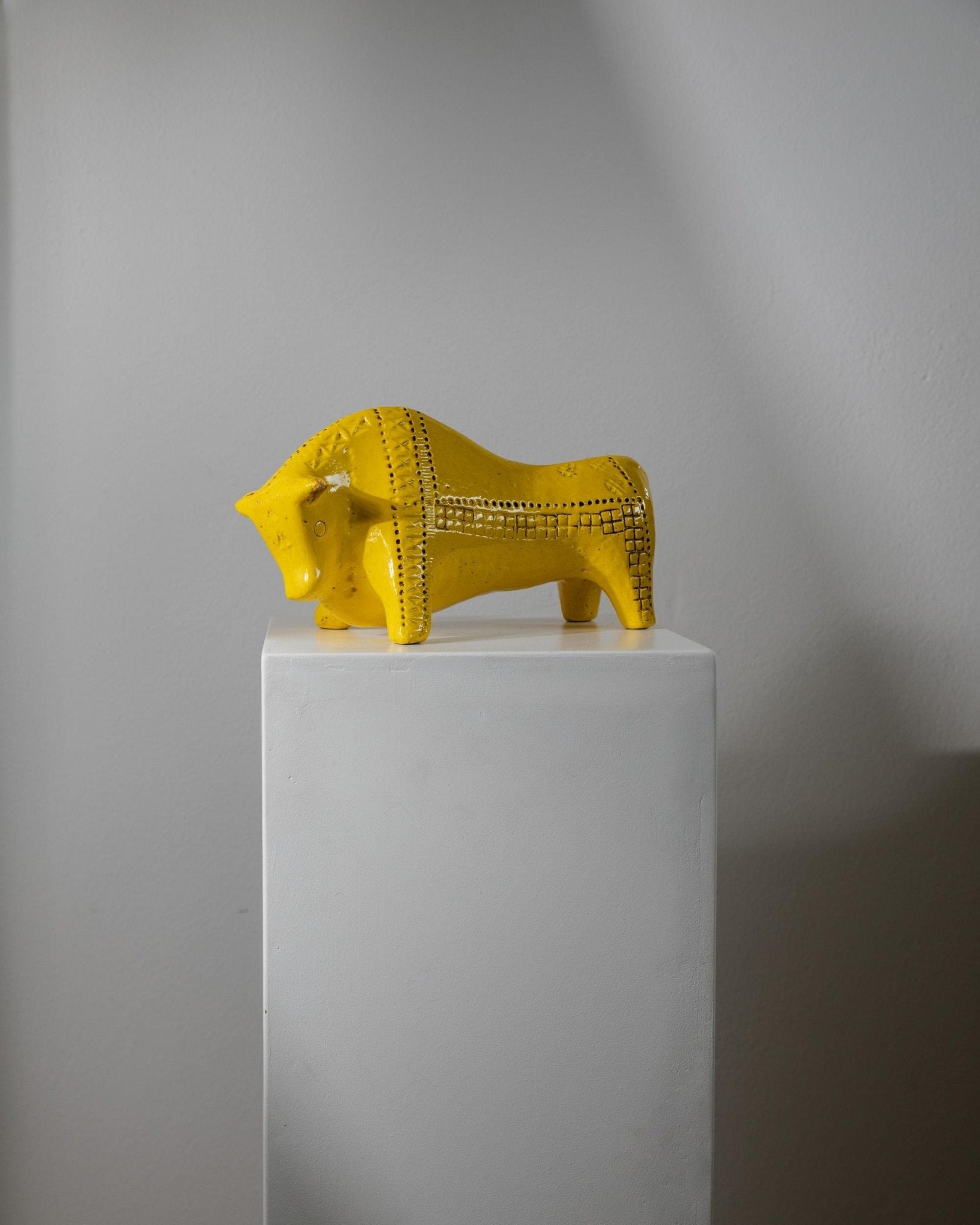 Vintage 1960s Ceramic Bull by Aldo Londi for Bitossi, Large Yellow Rimini Bull with Textured Pattern, Italian Design, Sculptural Gift Idea_Bottega Jacobs