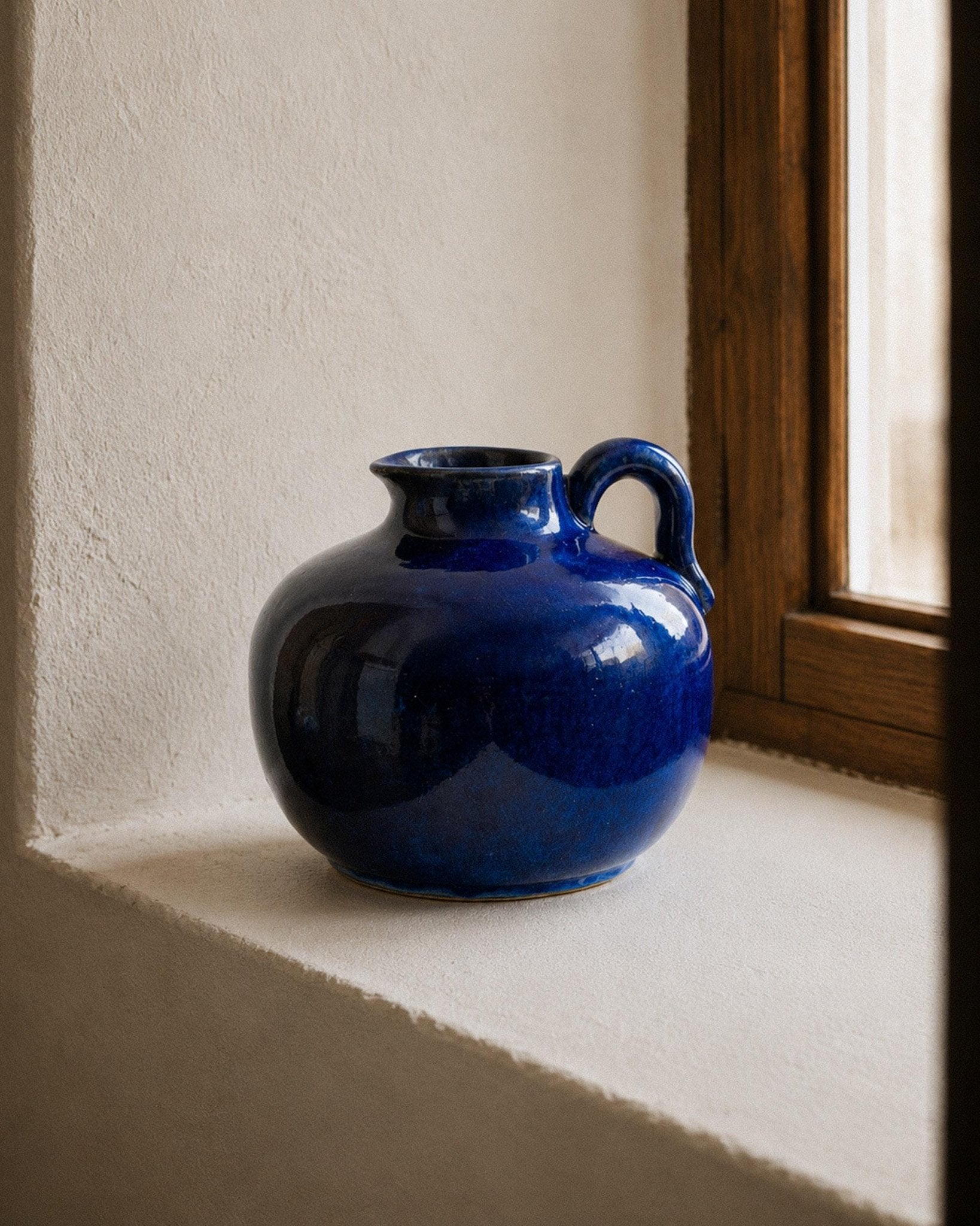 Vintage 1960s Large Ceramic Jug Vase, Royal Blue Glazed Round Form with Handle, Oversized Flower Vase, Mid Century Home Decor, Gift Idea_Bottega Jacobs