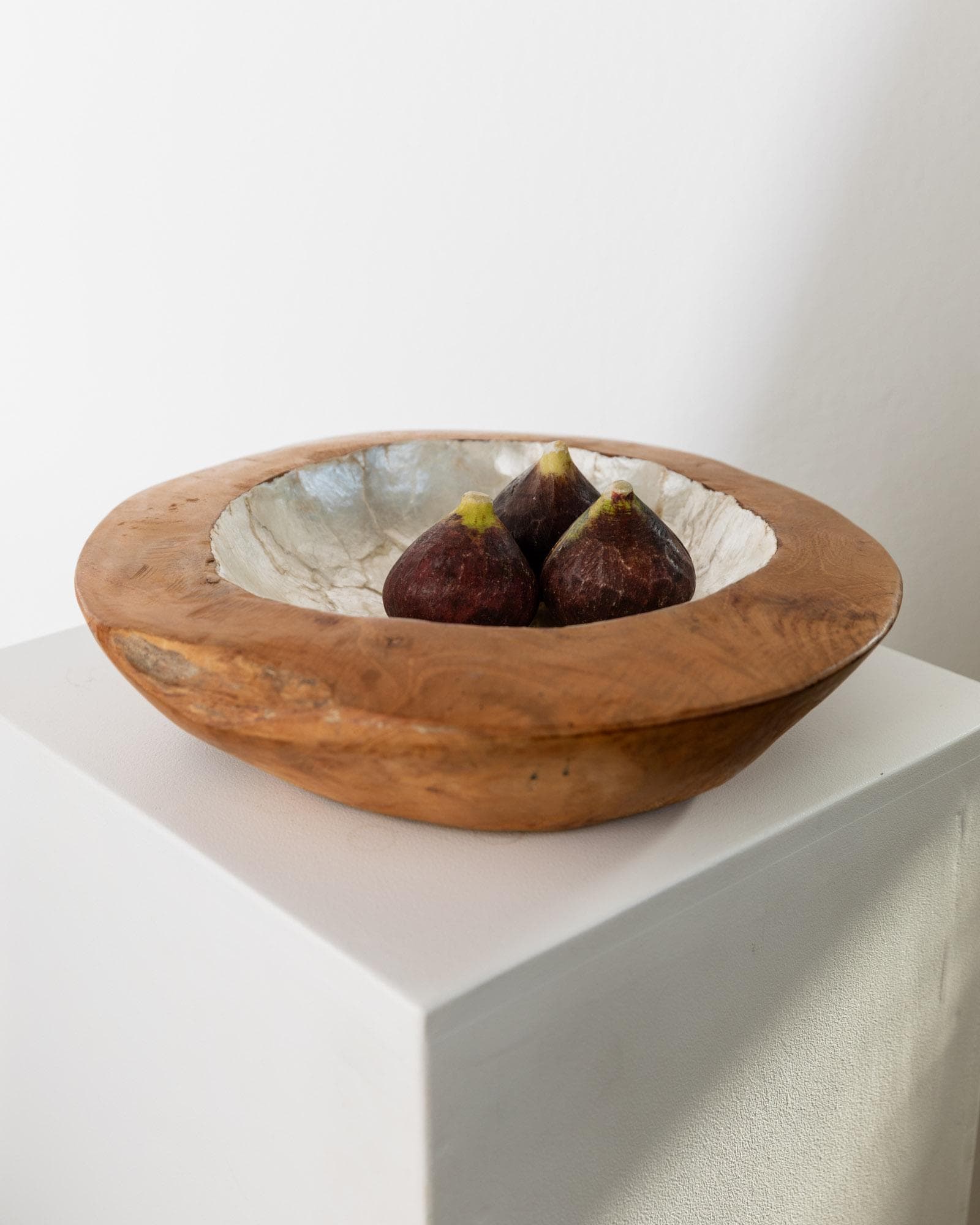 Vintage 1960s Large Wooden Bowl, Handcrafted with Mother of Pearl Inlay, Organic Italian Design, Retro Table Decor, Elegant Gift Idea_Bottega Jacobs