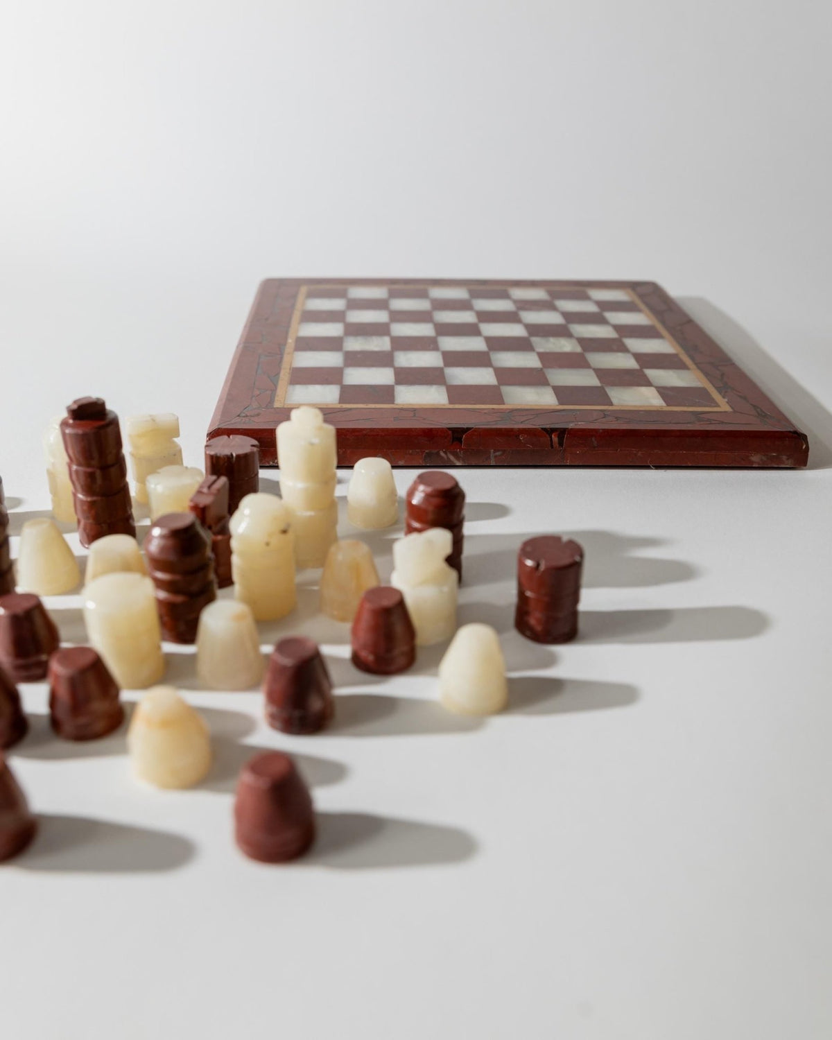 Vintage 1960s Marble Chess Set, Cream, Burgundy and Gold Marble Board with Metal Inlay, Stone Chess Pieces, Timeless Game Design, Gift Idea_Bottega Jacobs