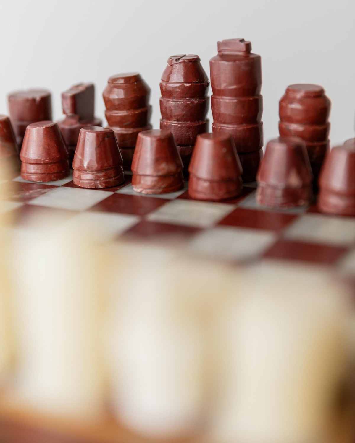 Vintage 1960s Marble Chess Set, Cream, Burgundy and Gold Marble Board with Metal Inlay, Stone Chess Pieces, Timeless Game Design, Gift Idea_Bottega Jacobs