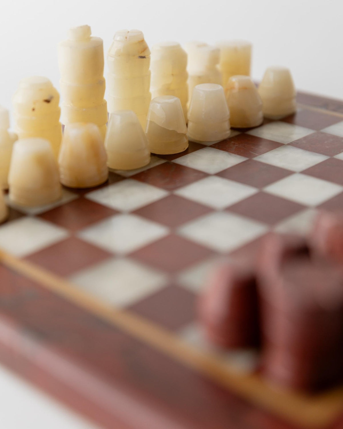 Vintage 1960s Marble Chess Set, Cream, Burgundy and Gold Marble Board with Metal Inlay, Stone Chess Pieces, Timeless Game Design, Gift Idea_Bottega Jacobs