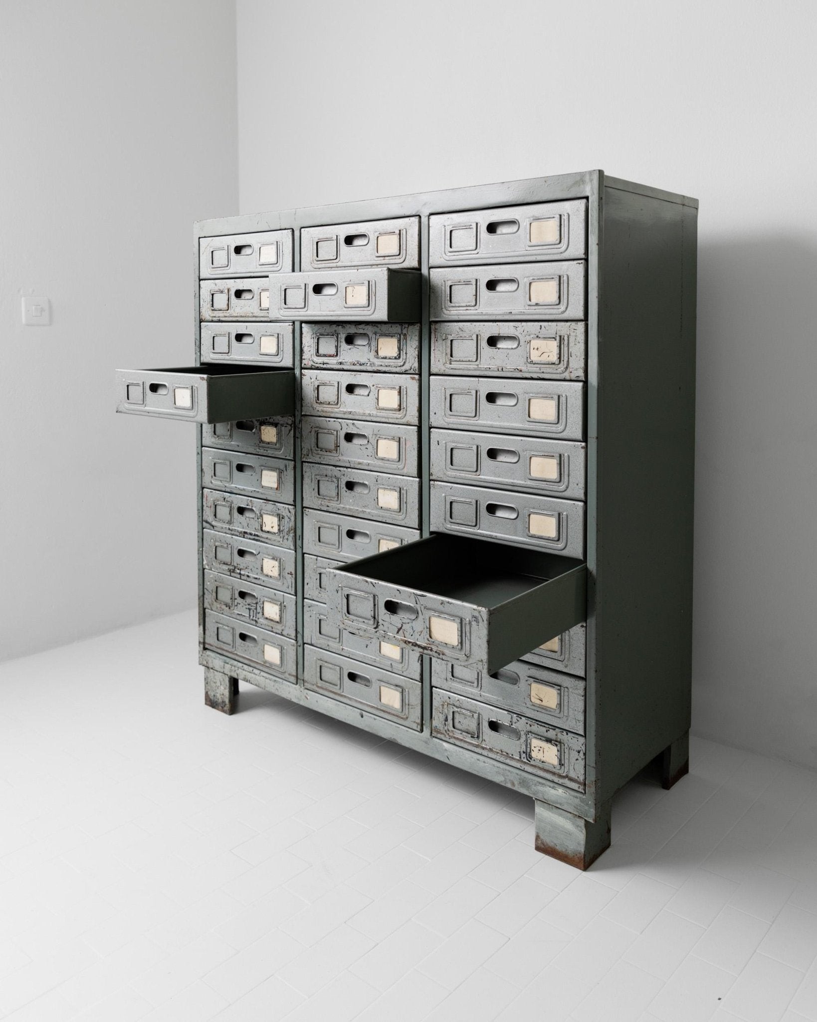 Vintage 1960s Metal Drawer Cabinet, Industrial Design with 30 Spacious Drawers, Italian Workshop Storage Unit, Kitchen Island or Coffee Bar_Bottega Jacobs