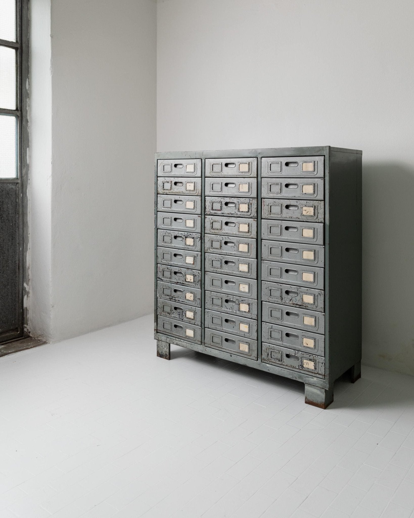 Vintage 1960s Metal Drawer Cabinet, Industrial Design with 30 Spacious Drawers, Italian Workshop Storage Unit, Kitchen Island or Coffee Bar_Bottega Jacobs