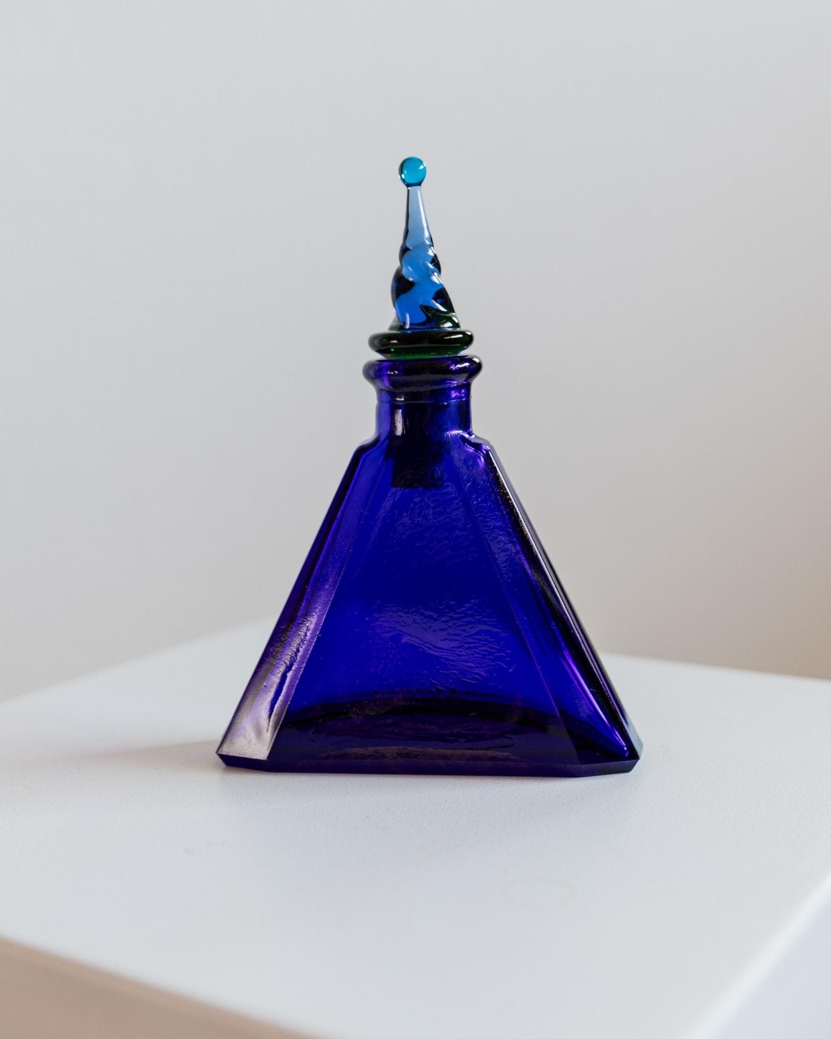 Vintage 1960s Murano Glass Decanter, Royal Blue Liqueur Bottle with Green Blue Stopper, Triangular Italian Art Glass, Bar Decor, Gift Idea_Bottega Jacobs