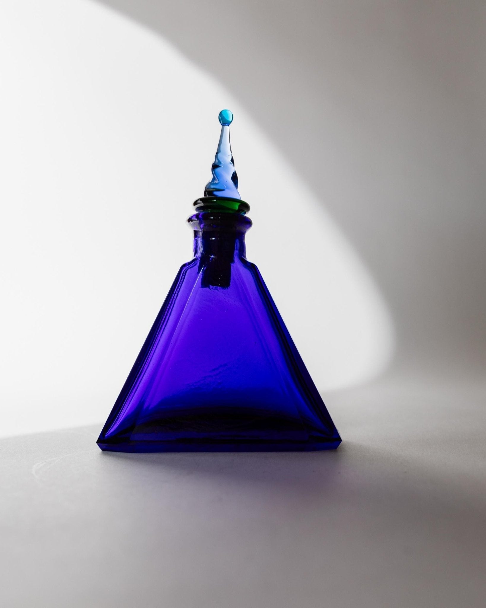 Vintage 1960s Murano Glass Decanter, Royal Blue Liqueur Bottle with Green Blue Stopper, Triangular Italian Art Glass, Bar Decor, Gift Idea_Bottega Jacobs