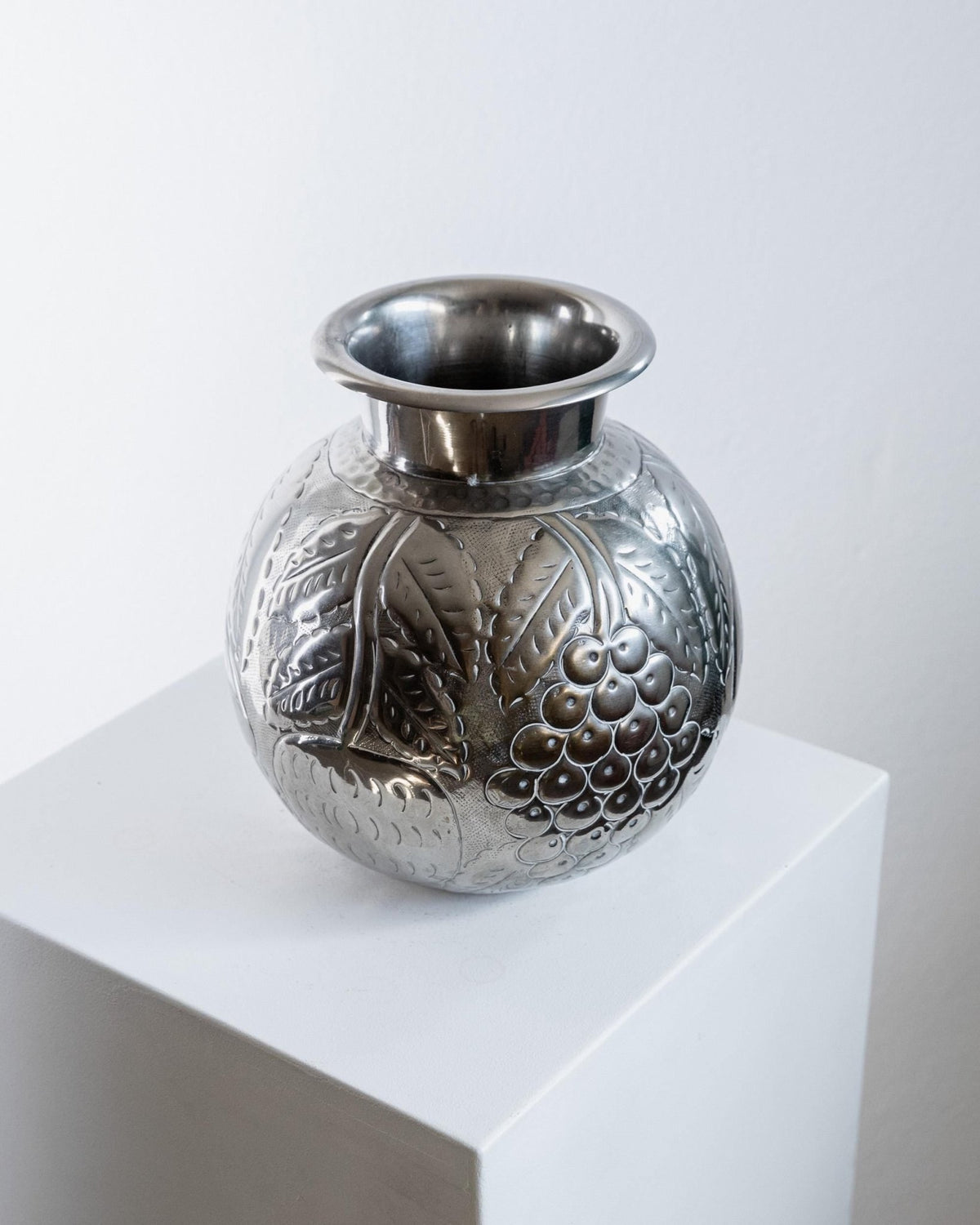 Vintage 1960s Nickel Plated Brass Vase, Hand Hammered Fruit and Leaf Relief, Italian Flower Vase, Decorative Metalwork, Decor Gift Idea_Bottega Jacobs