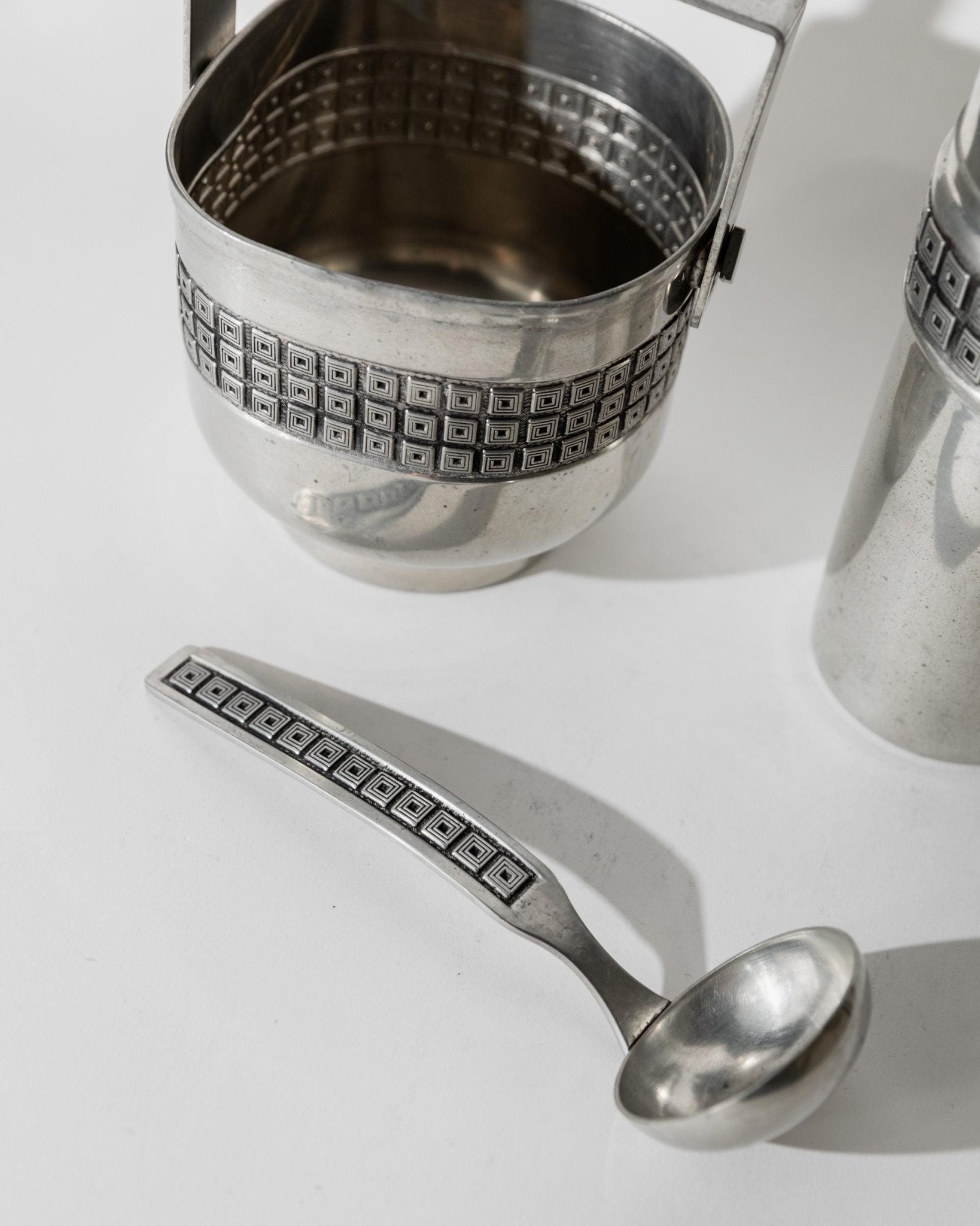 Vintage 1960s Pewter Cocktail Set, Shaker with Strainer Lid and Ice Bucket with Scoop, Art Deco Pattern Design, Elegant Barware, Gift Idea_Bottega Jacobs